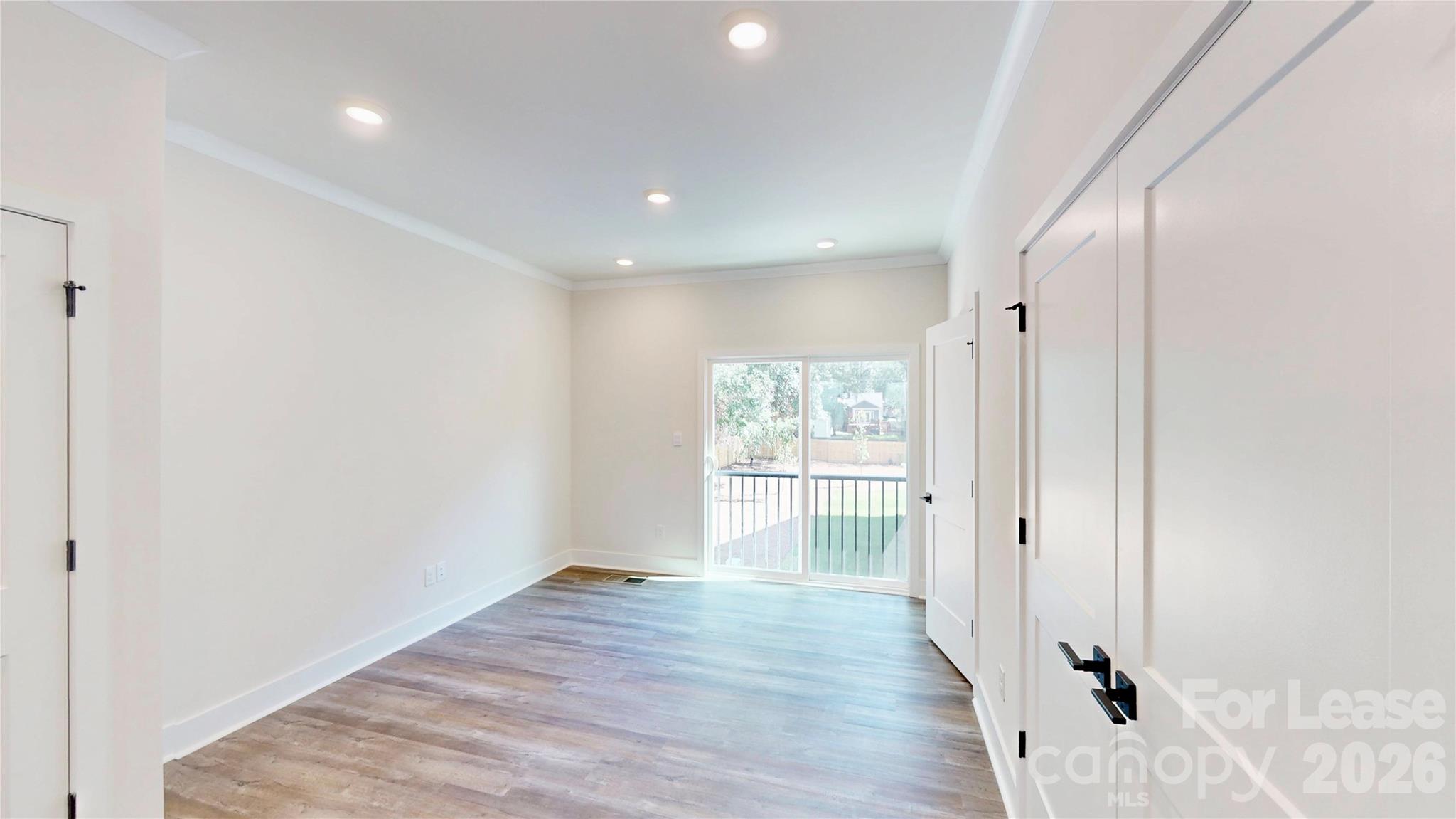 3640 Spencer Street Property Photo 4
