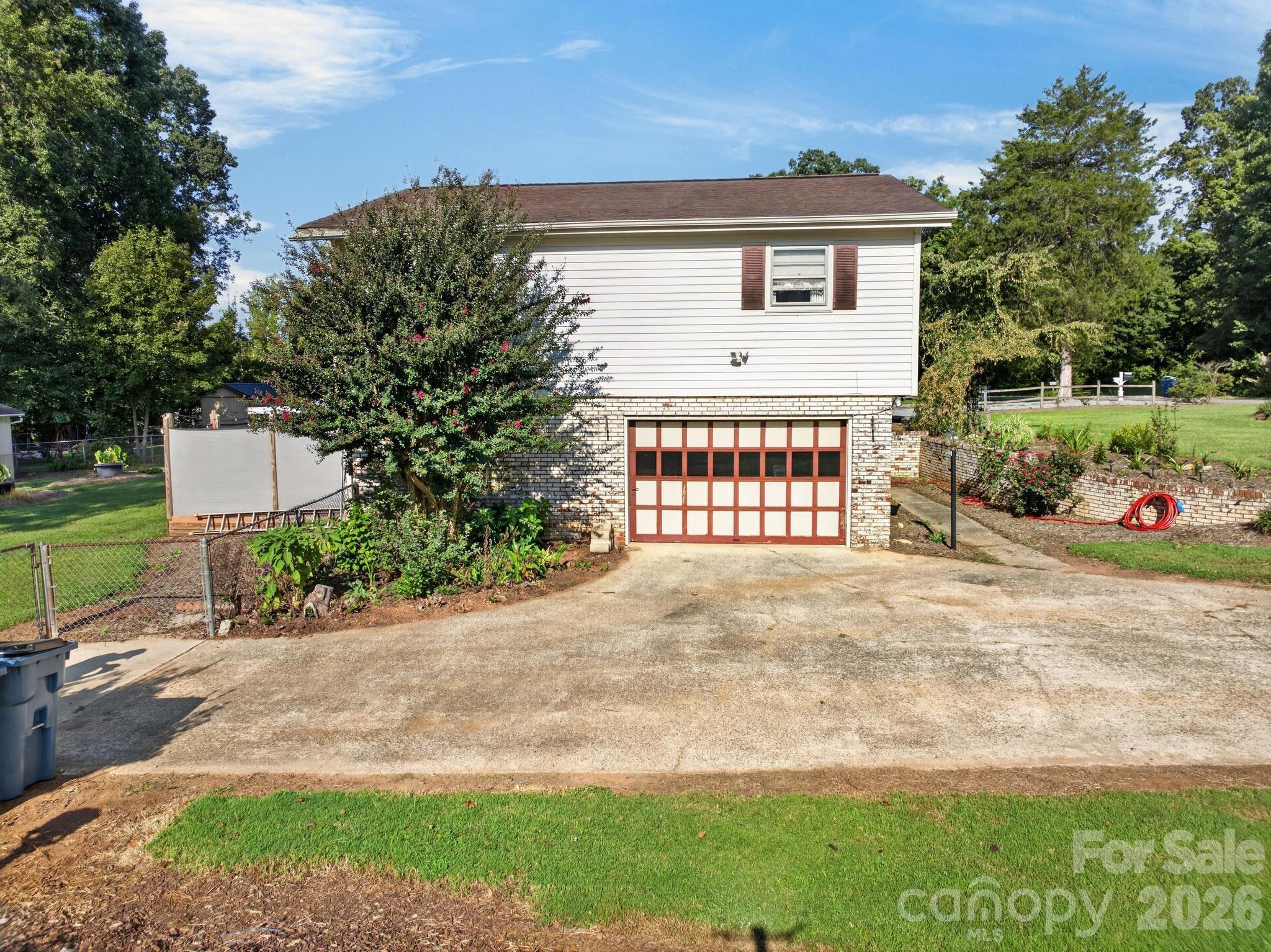 2661 Tiffany Street Property Photo 3