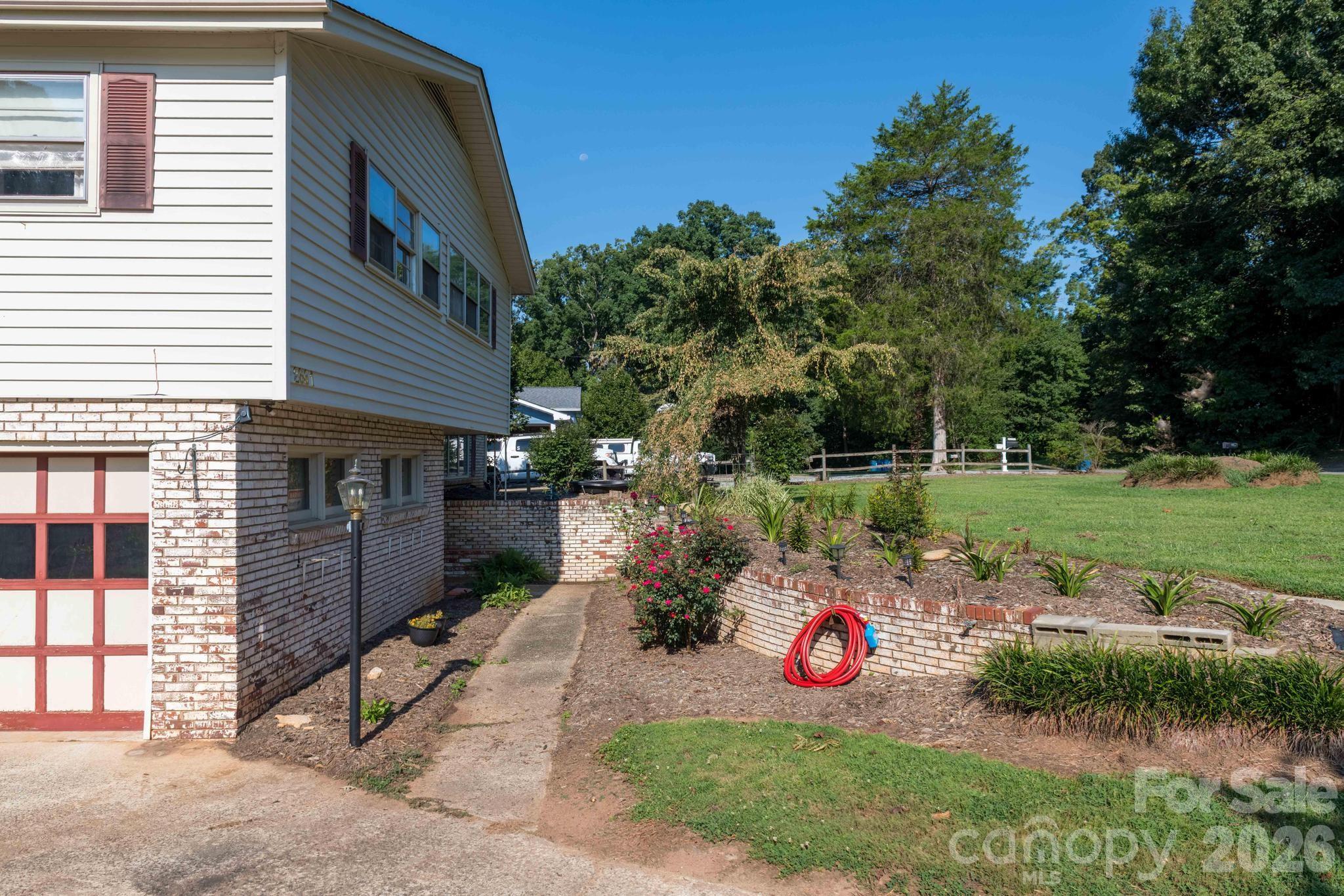 2661 Tiffany Street Property Photo 4