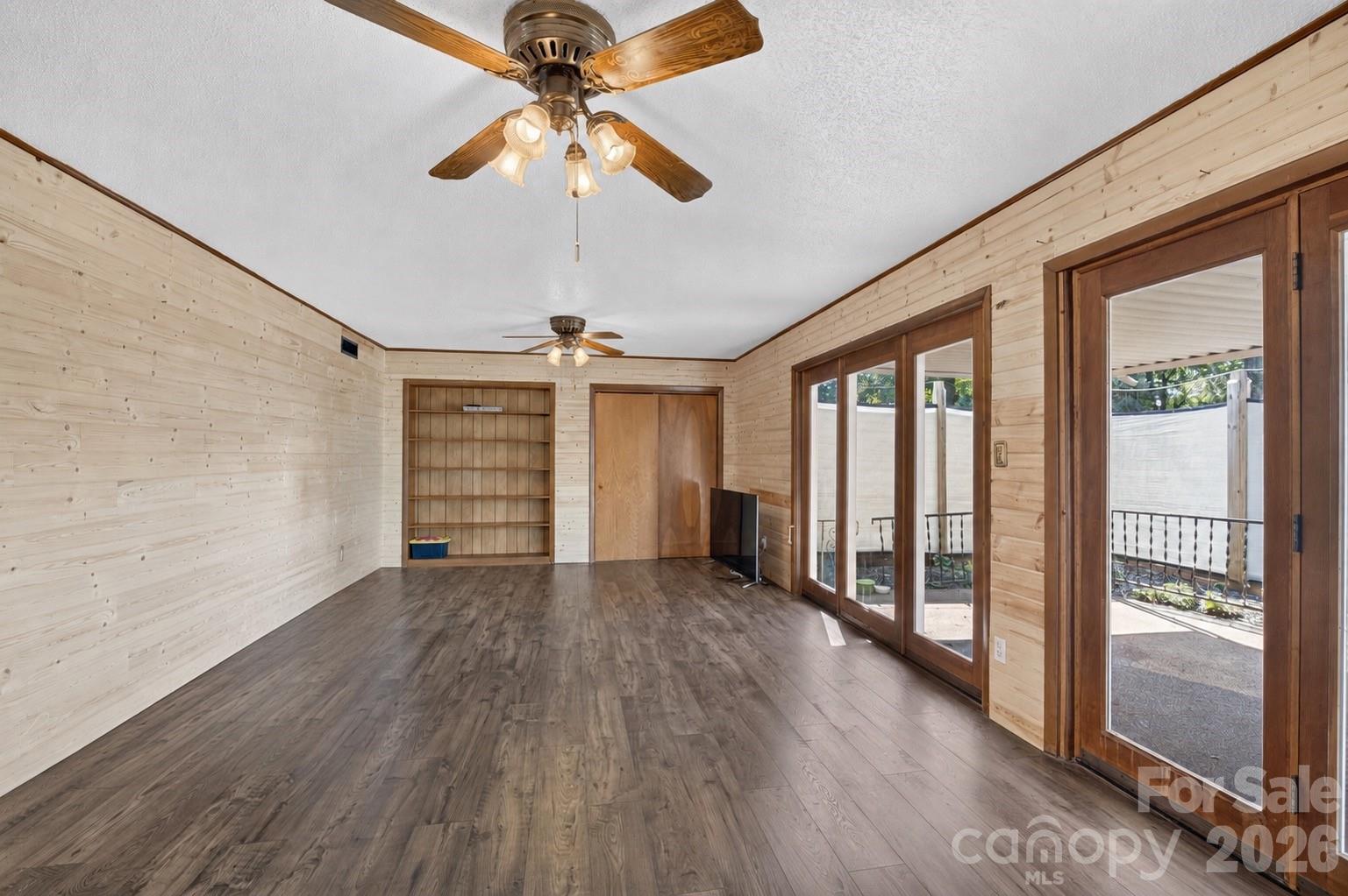 2661 Tiffany Street Property Photo 15