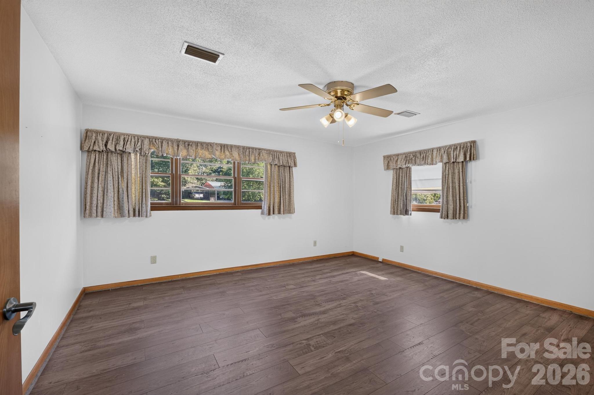 2661 Tiffany Street Property Photo 32
