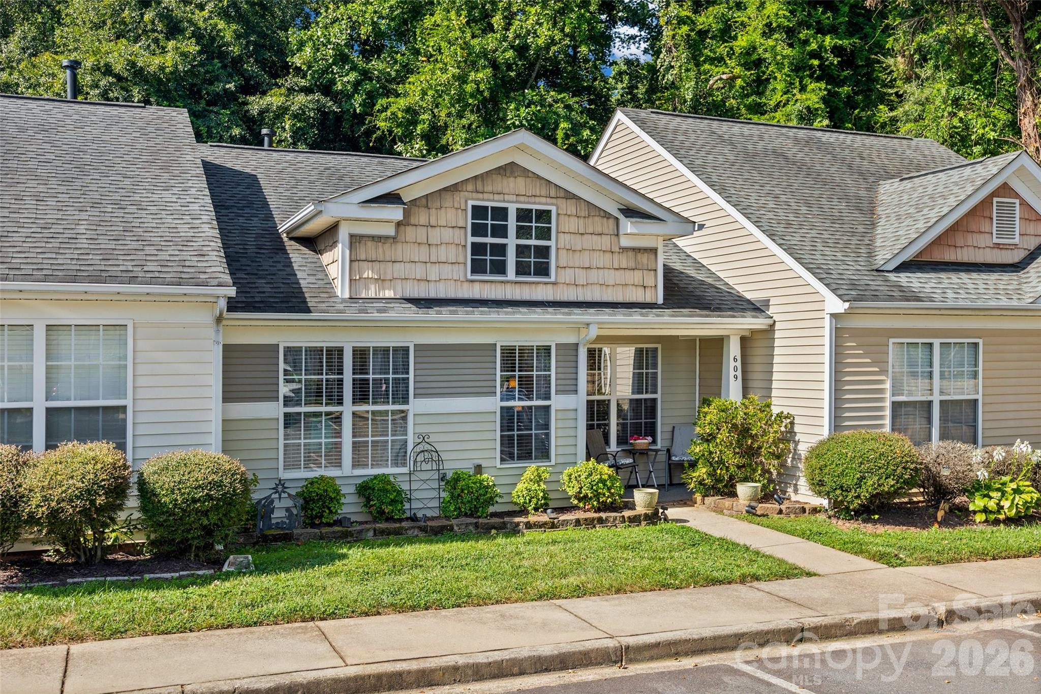 609 Gable Drive Property Photo 3