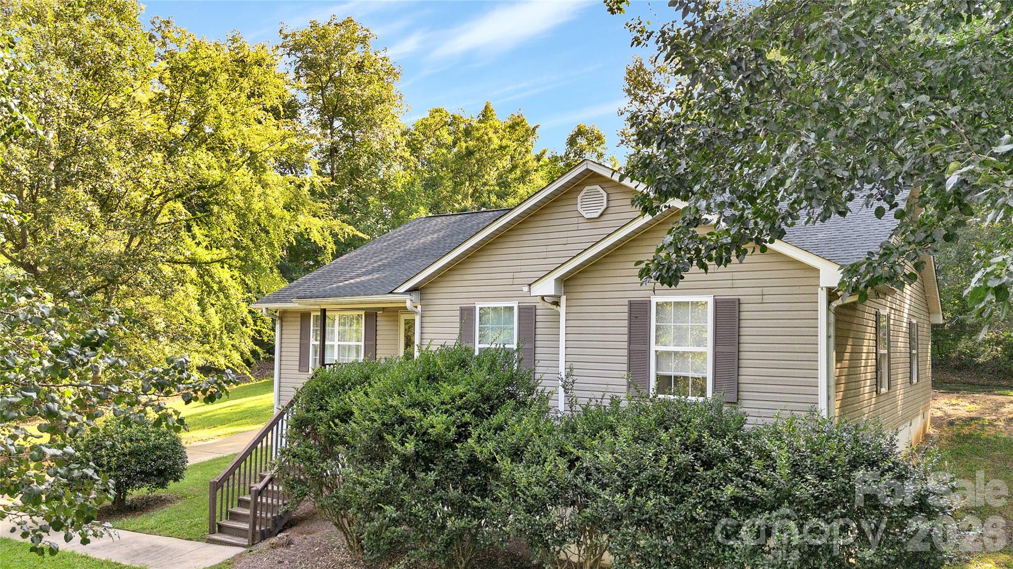 1636 Cedar Terrace Drive Property Photo 2