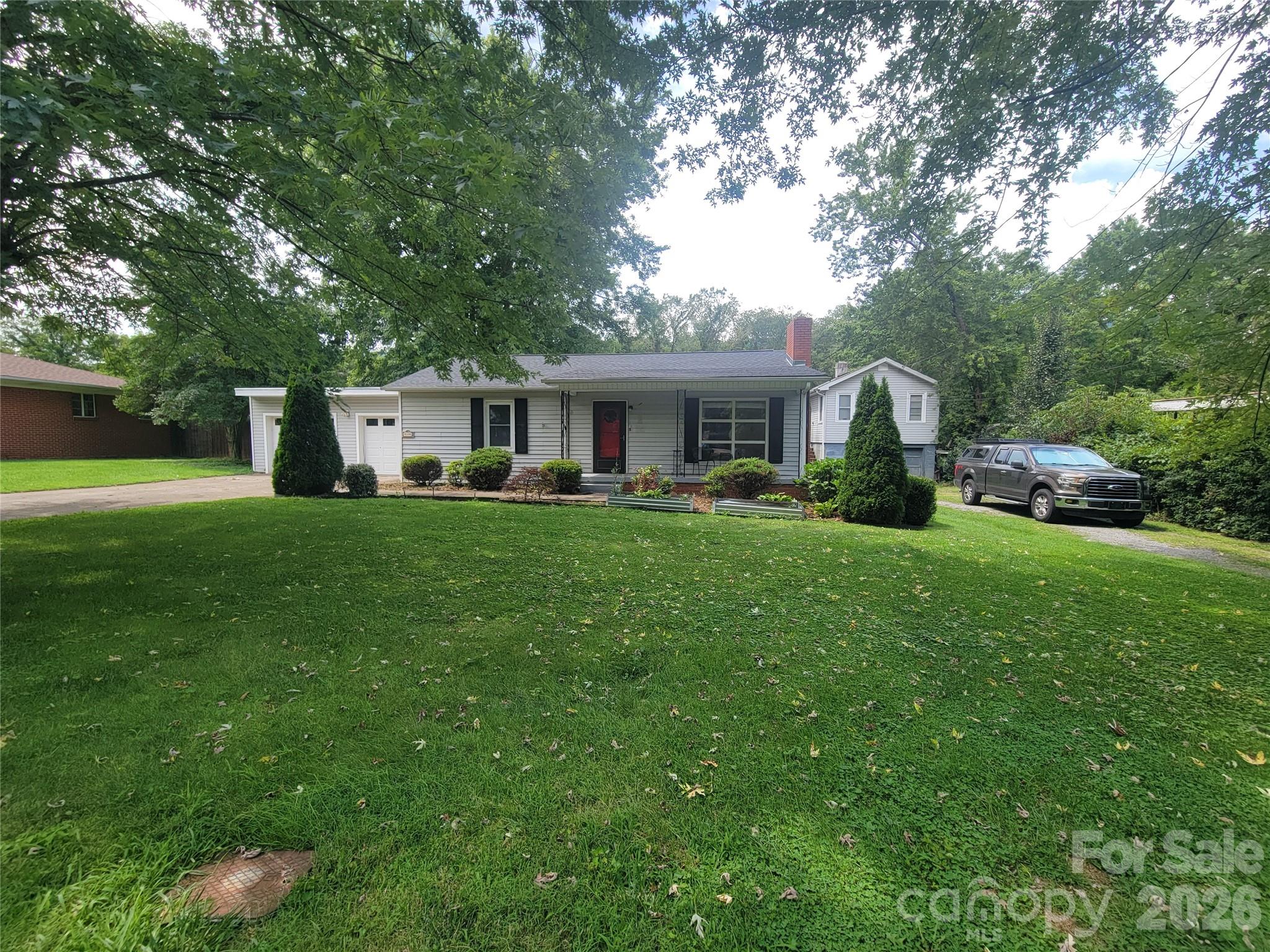 678 Brown Avenue Property Photo 2