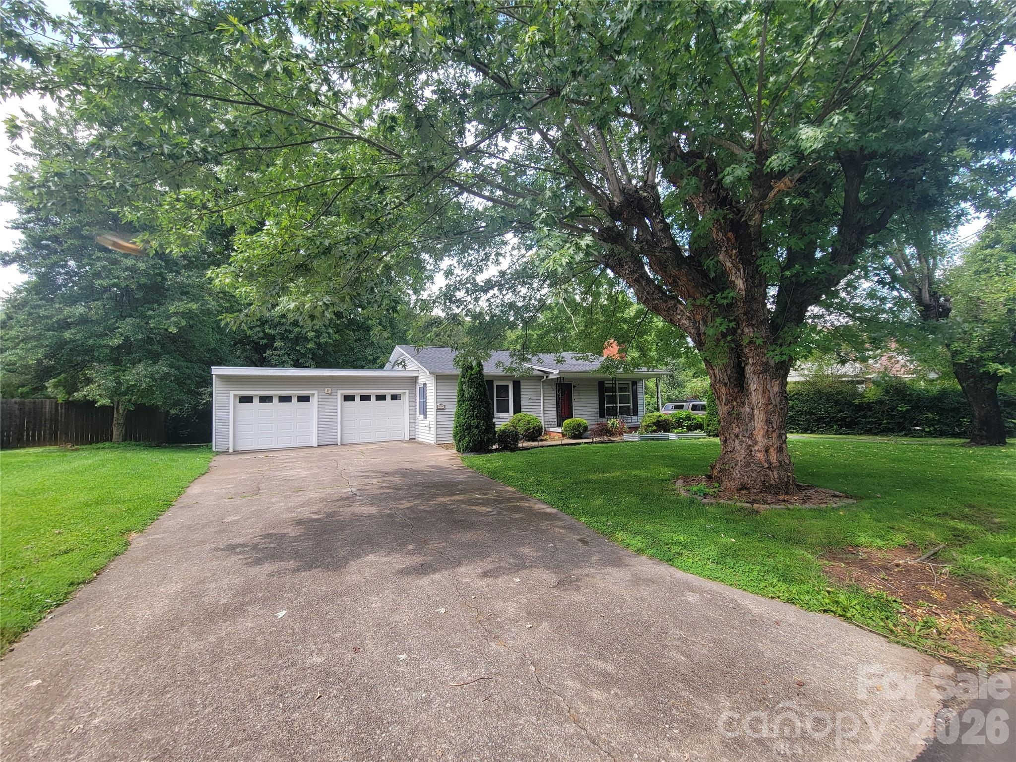 678 Brown Avenue Property Photo 3