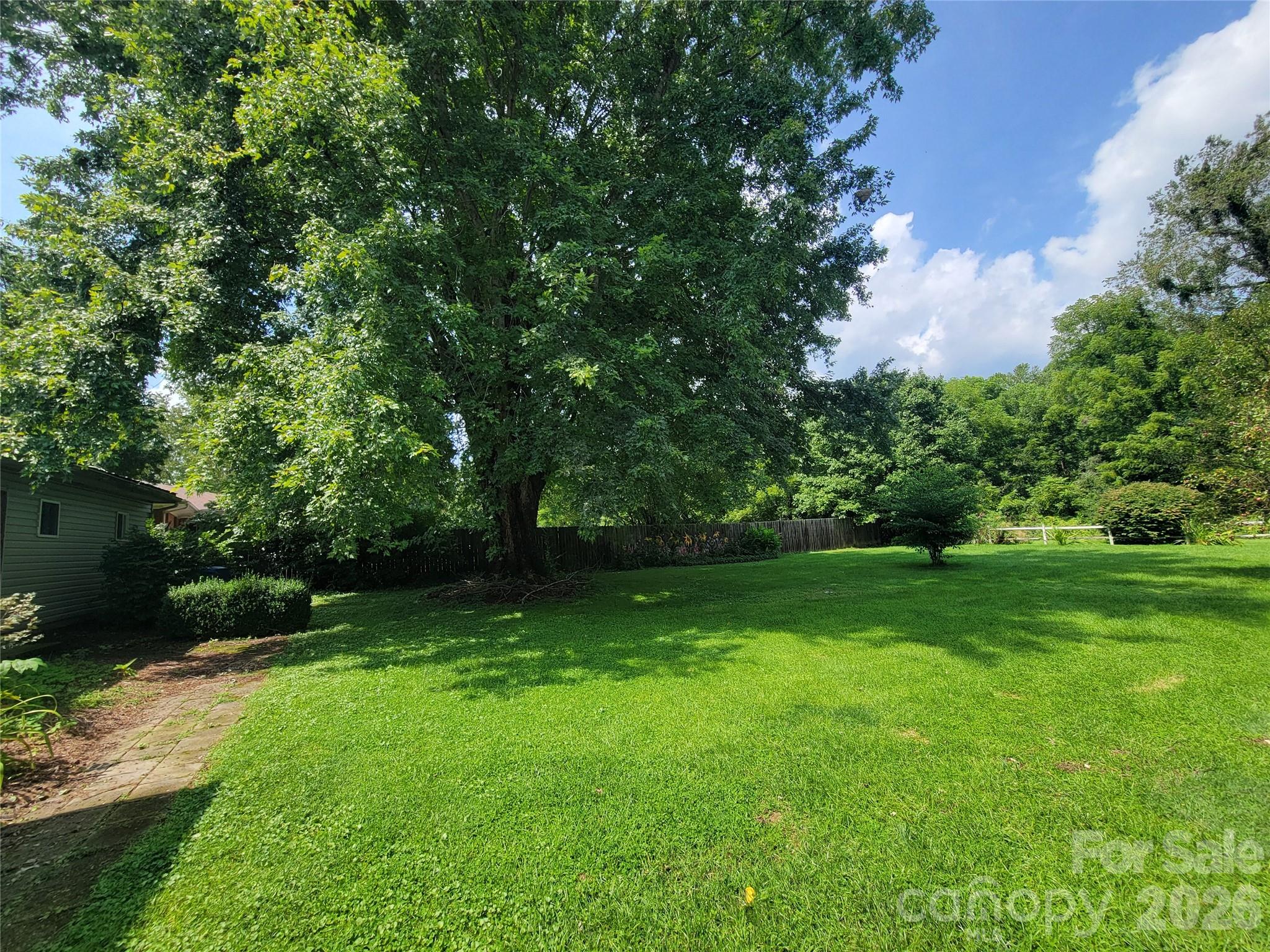 678 Brown Avenue Property Photo 5
