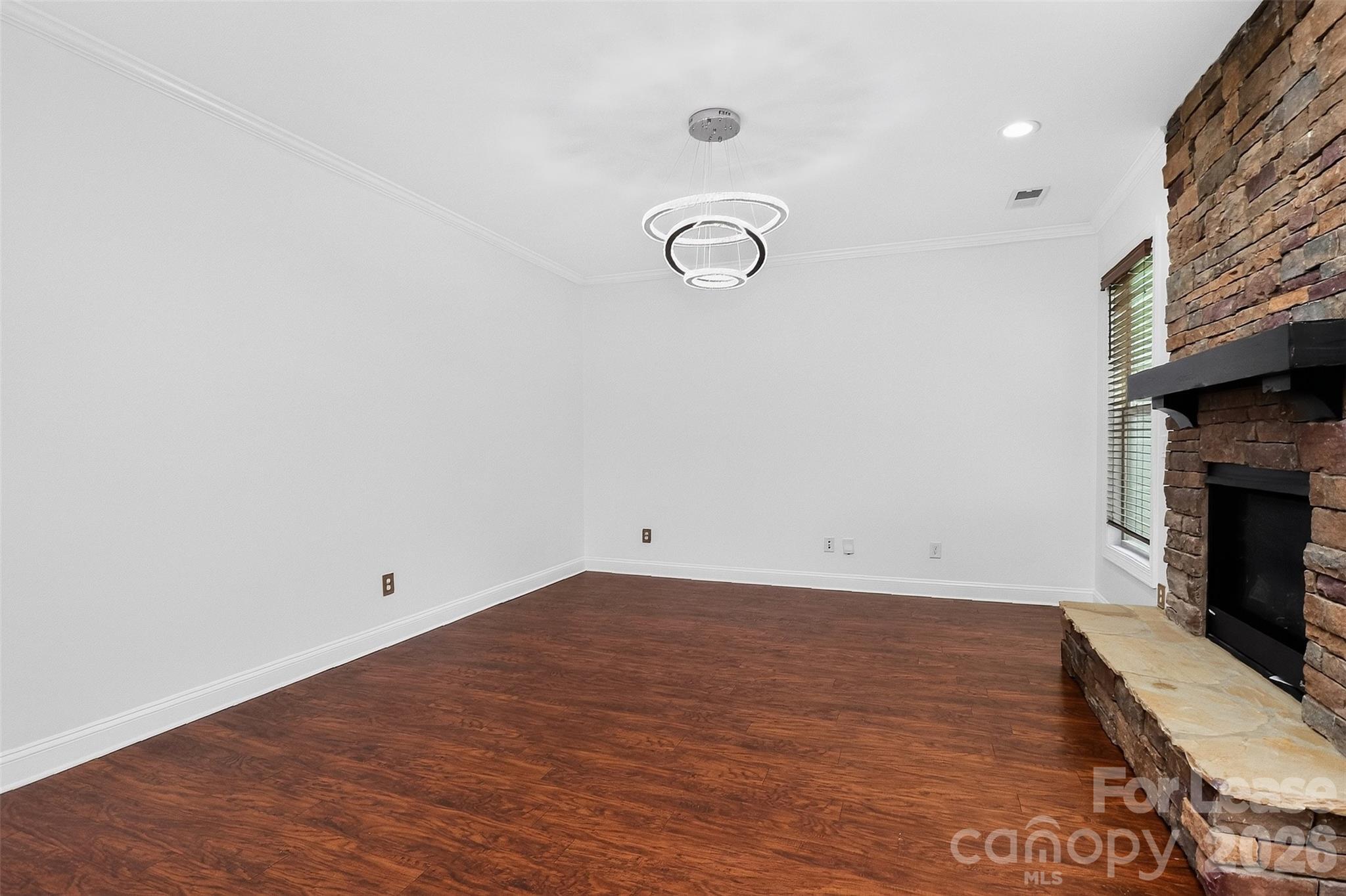549 Daventry Court Property Photo 5