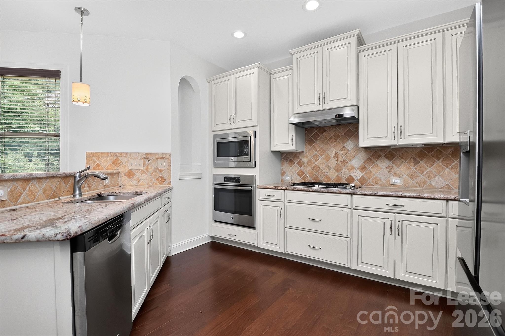 549 Daventry Court Property Photo 6