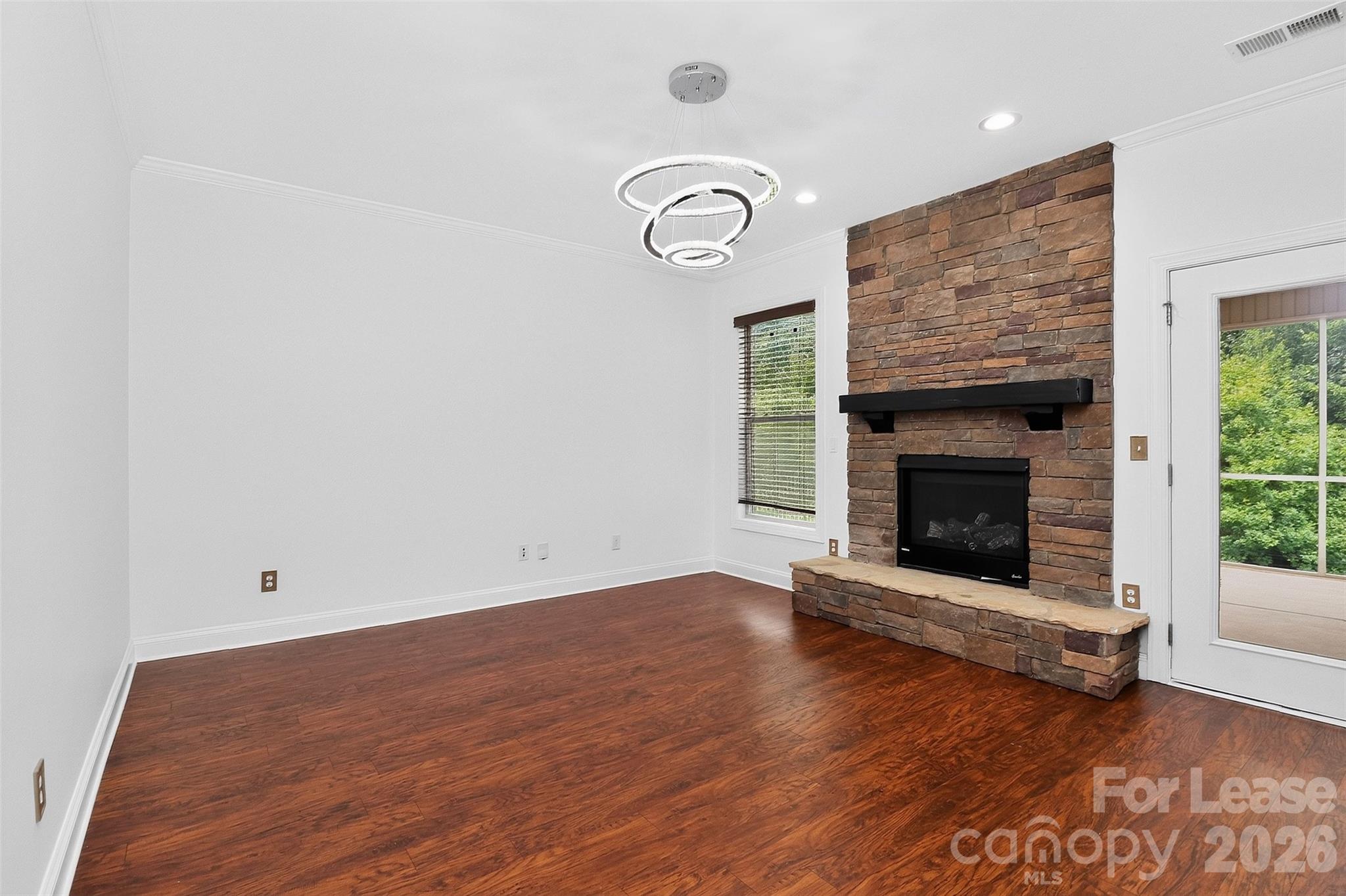 549 Daventry Court Property Photo 8