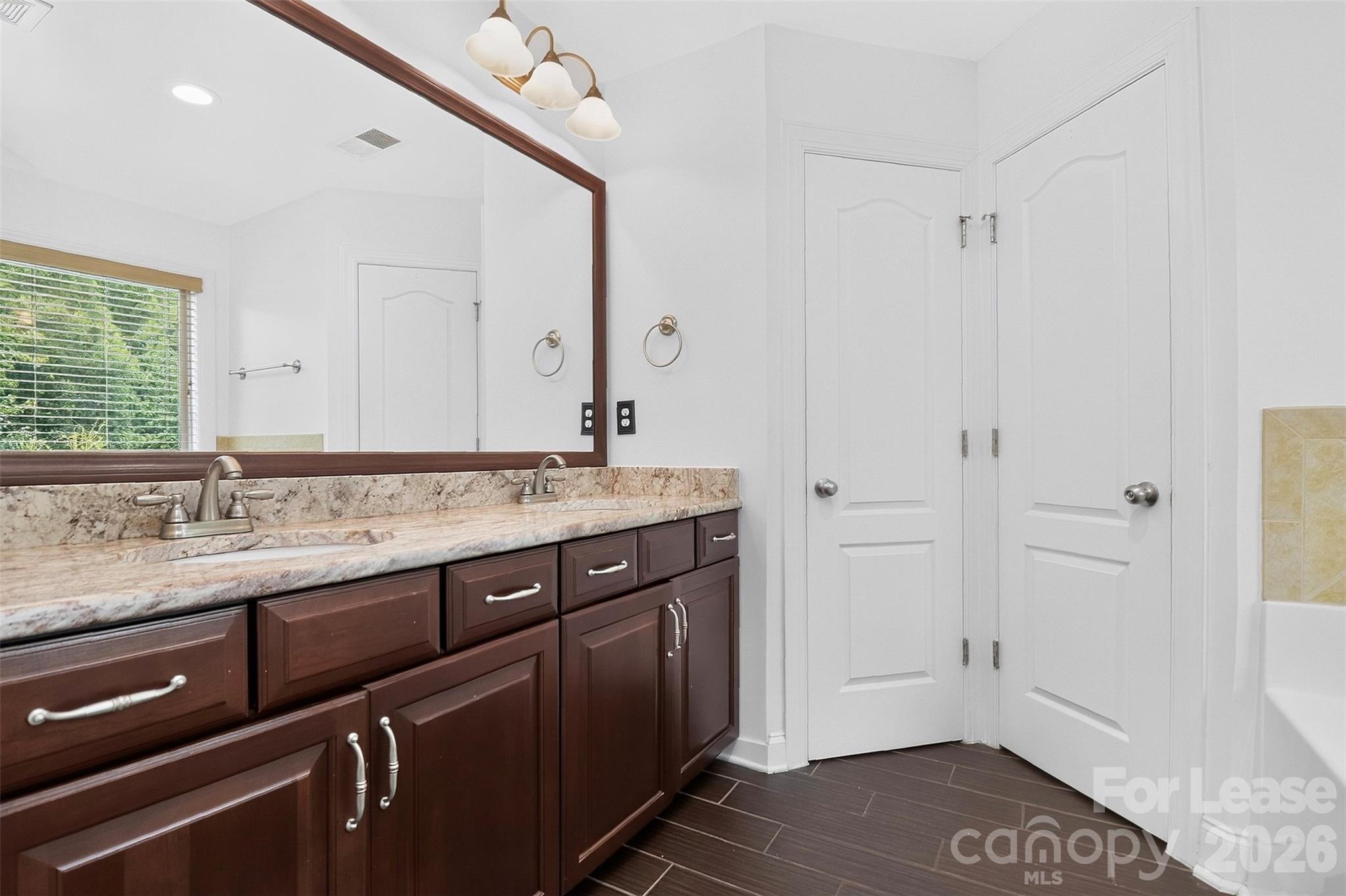 549 Daventry Court Property Photo 26