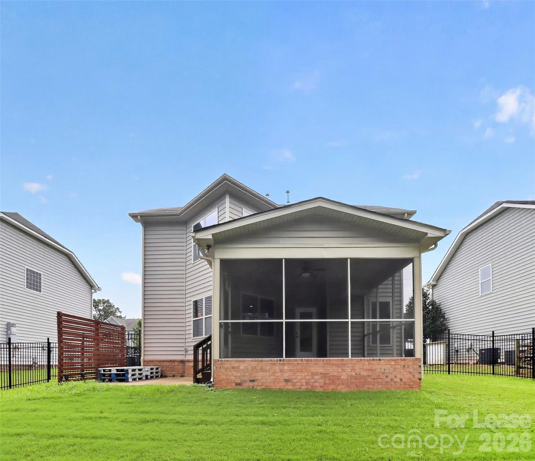 549 Daventry Court Property Photo 28