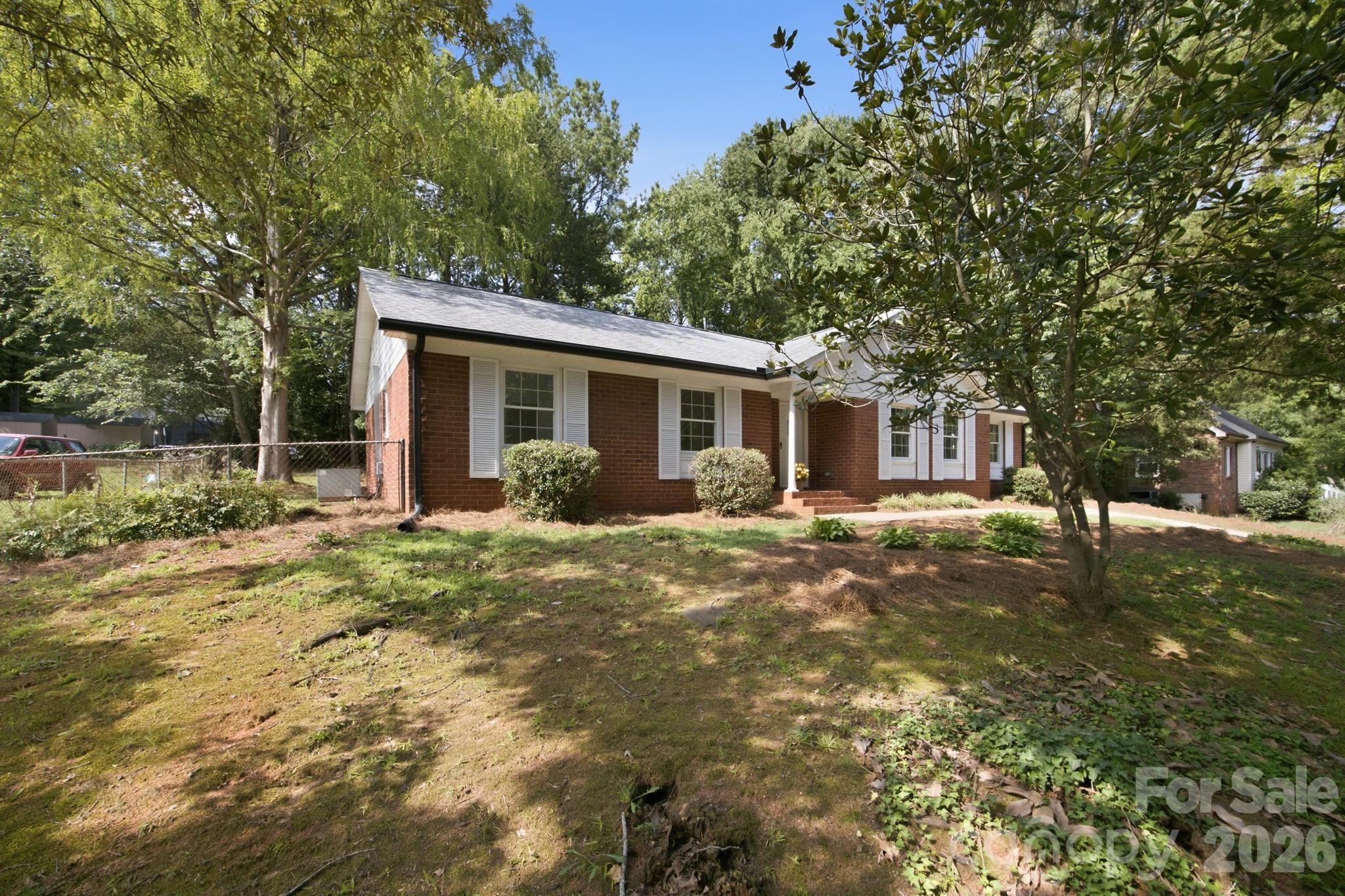 1045 S Magnolia Street Property Photo 4