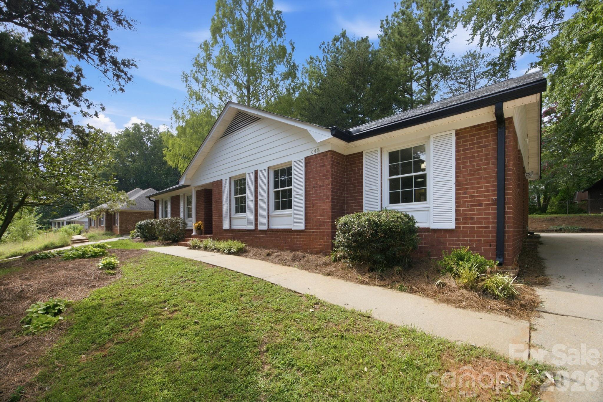 1045 S Magnolia Street Property Photo 5