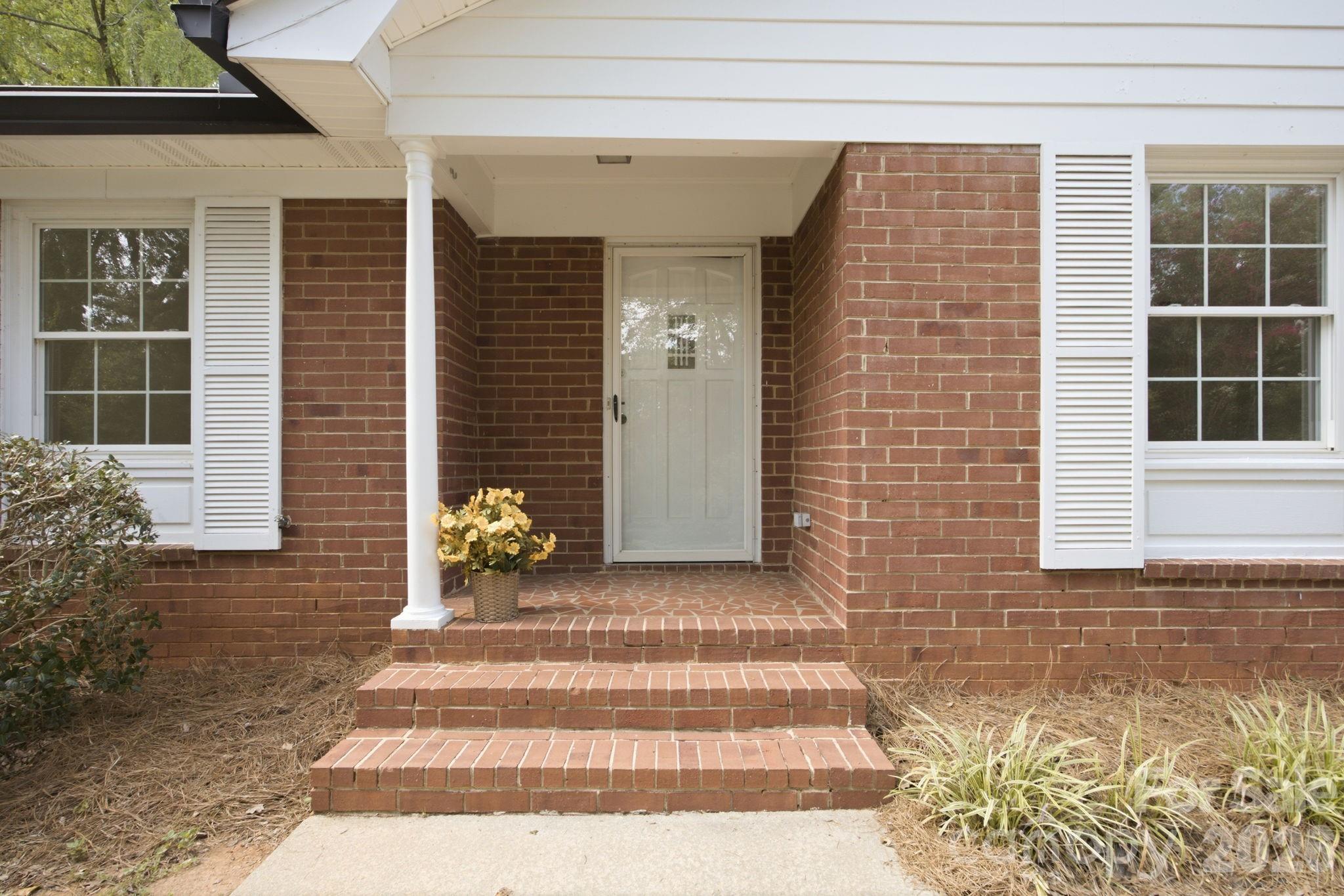 1045 S Magnolia Street Property Photo 6