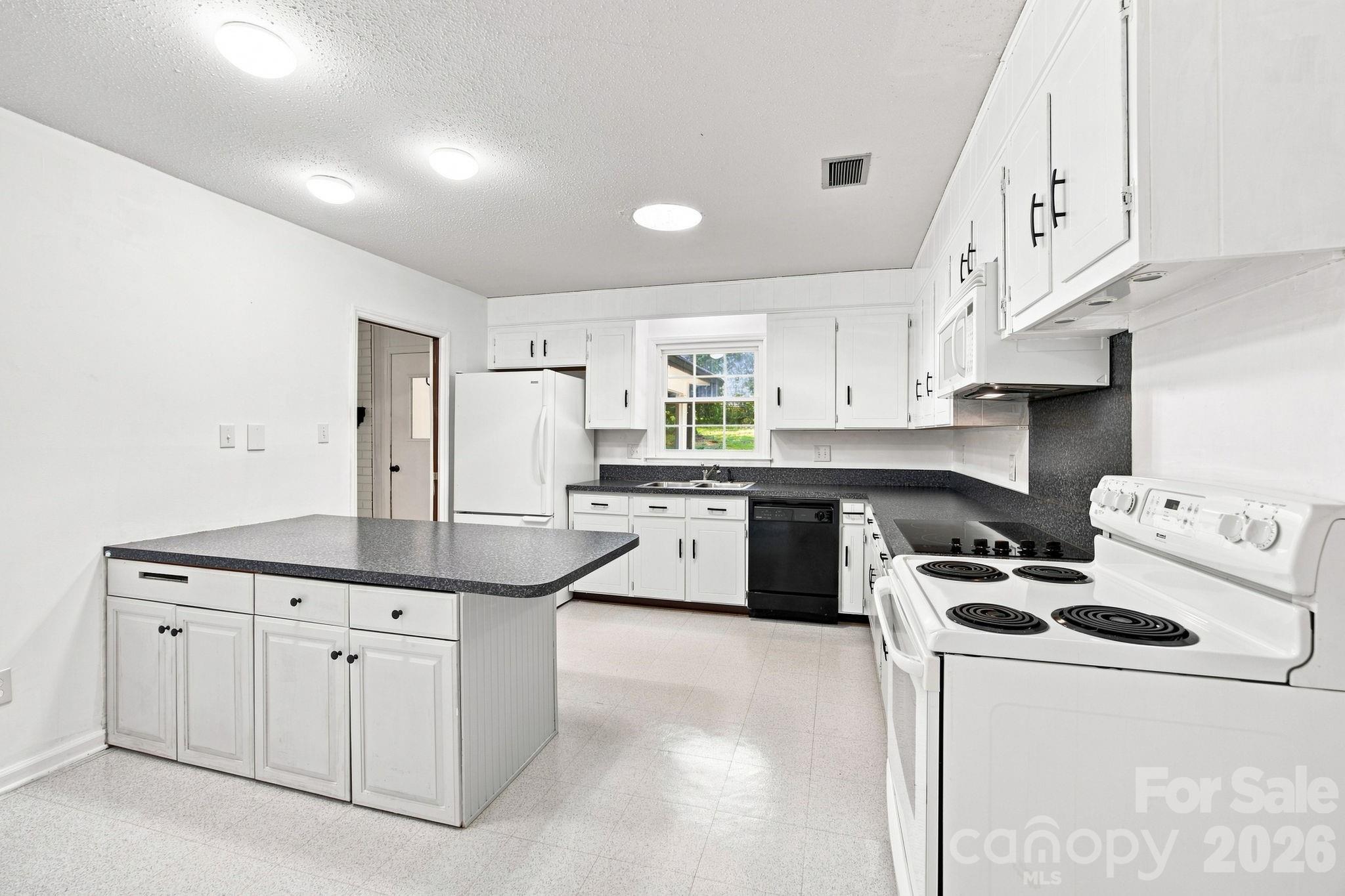 1045 S Magnolia Street Property Photo 15