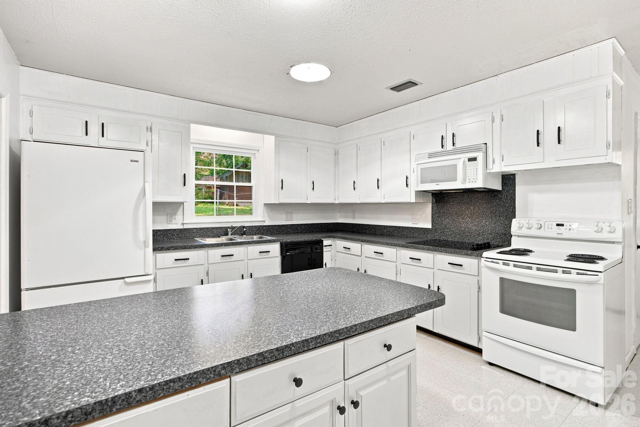 1045 S Magnolia Street Property Photo 16