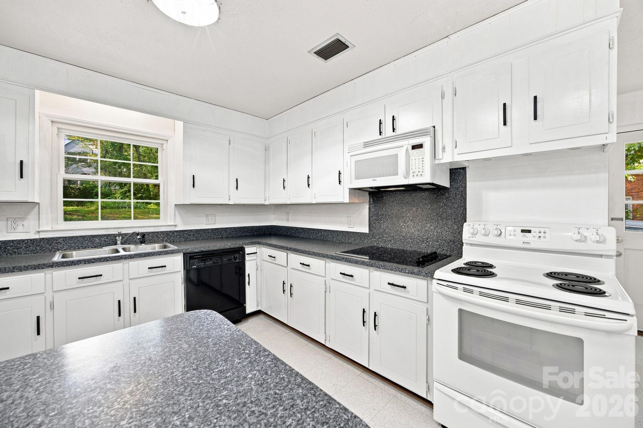 1045 S Magnolia Street Property Photo 17