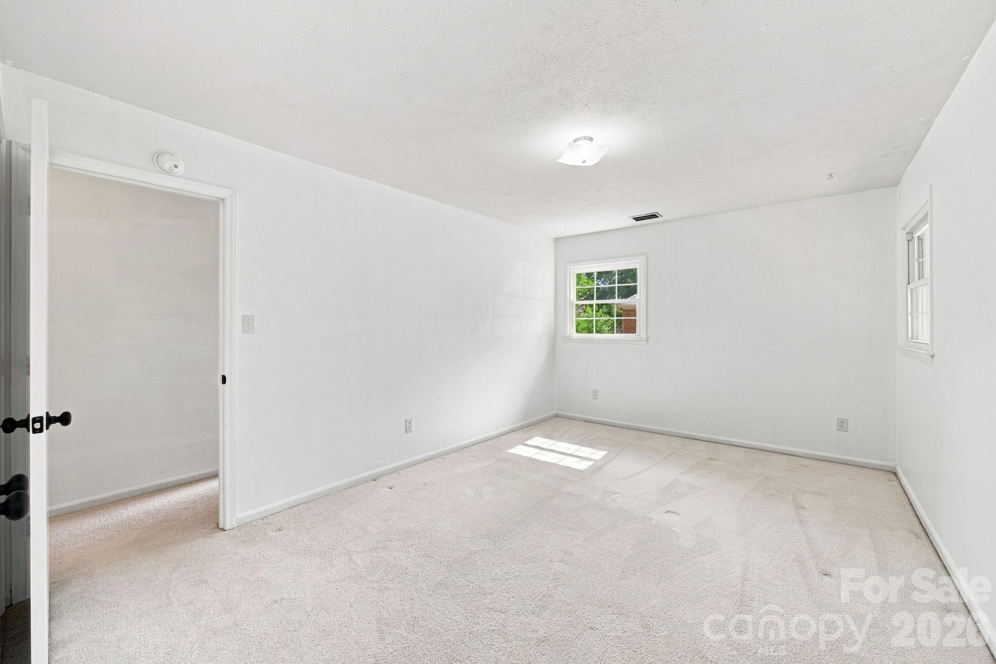 1045 S Magnolia Street Property Photo 30