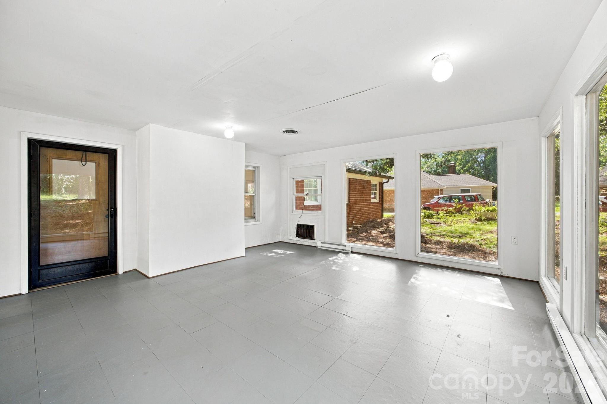 1045 S Magnolia Street Property Photo 34