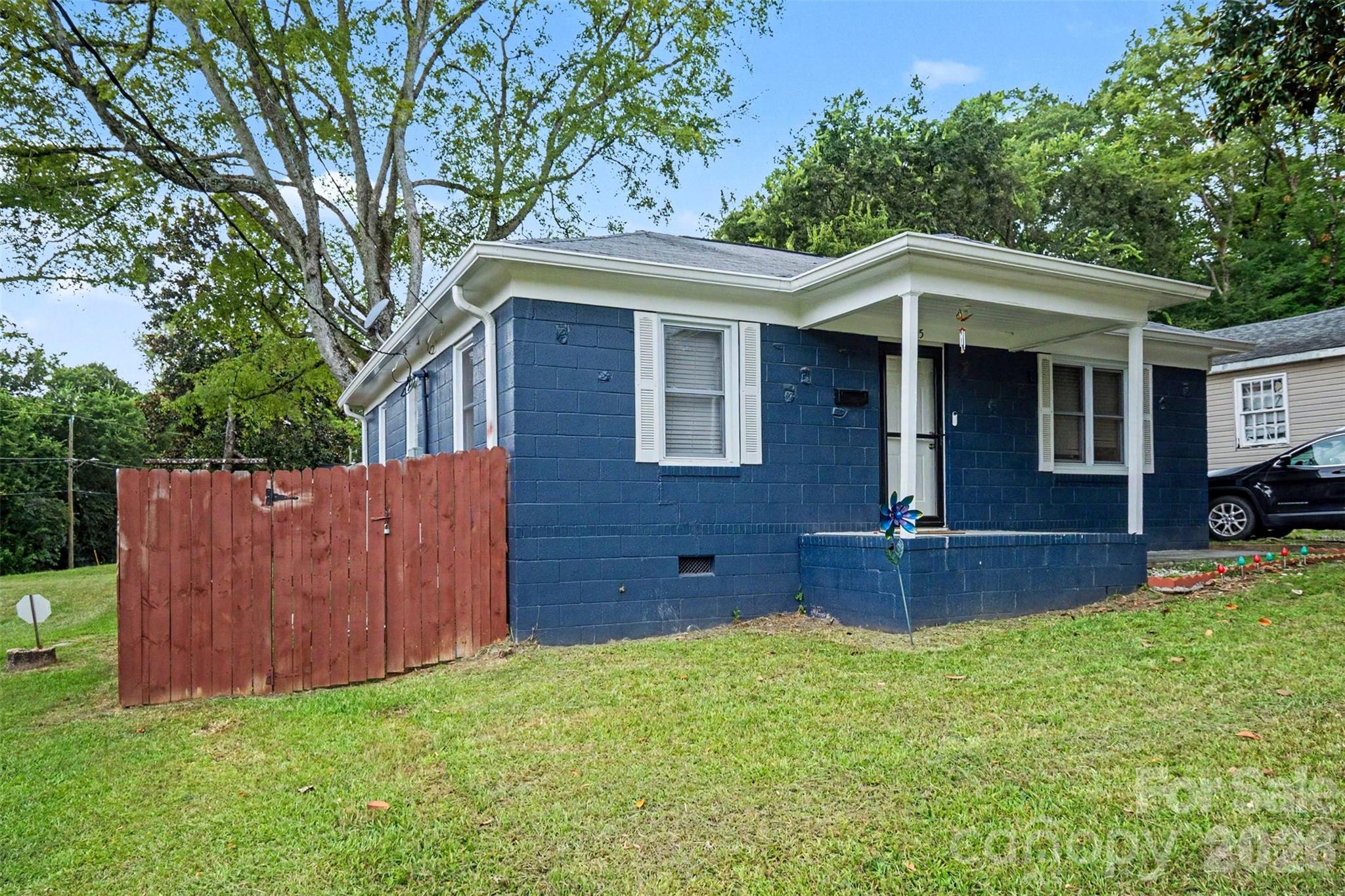 405 Killian Avenue Property Photo 3