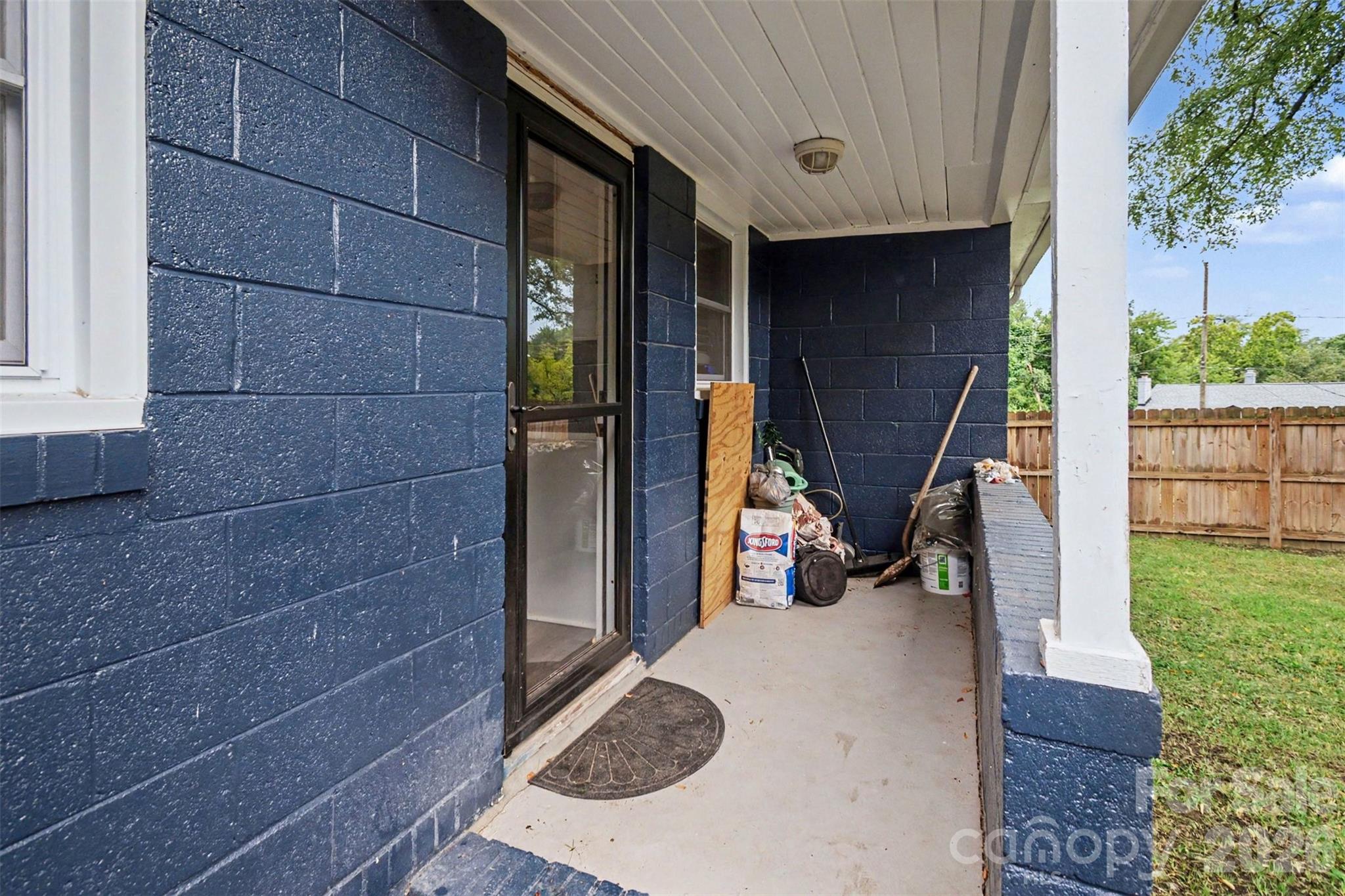405 Killian Avenue Property Photo 4