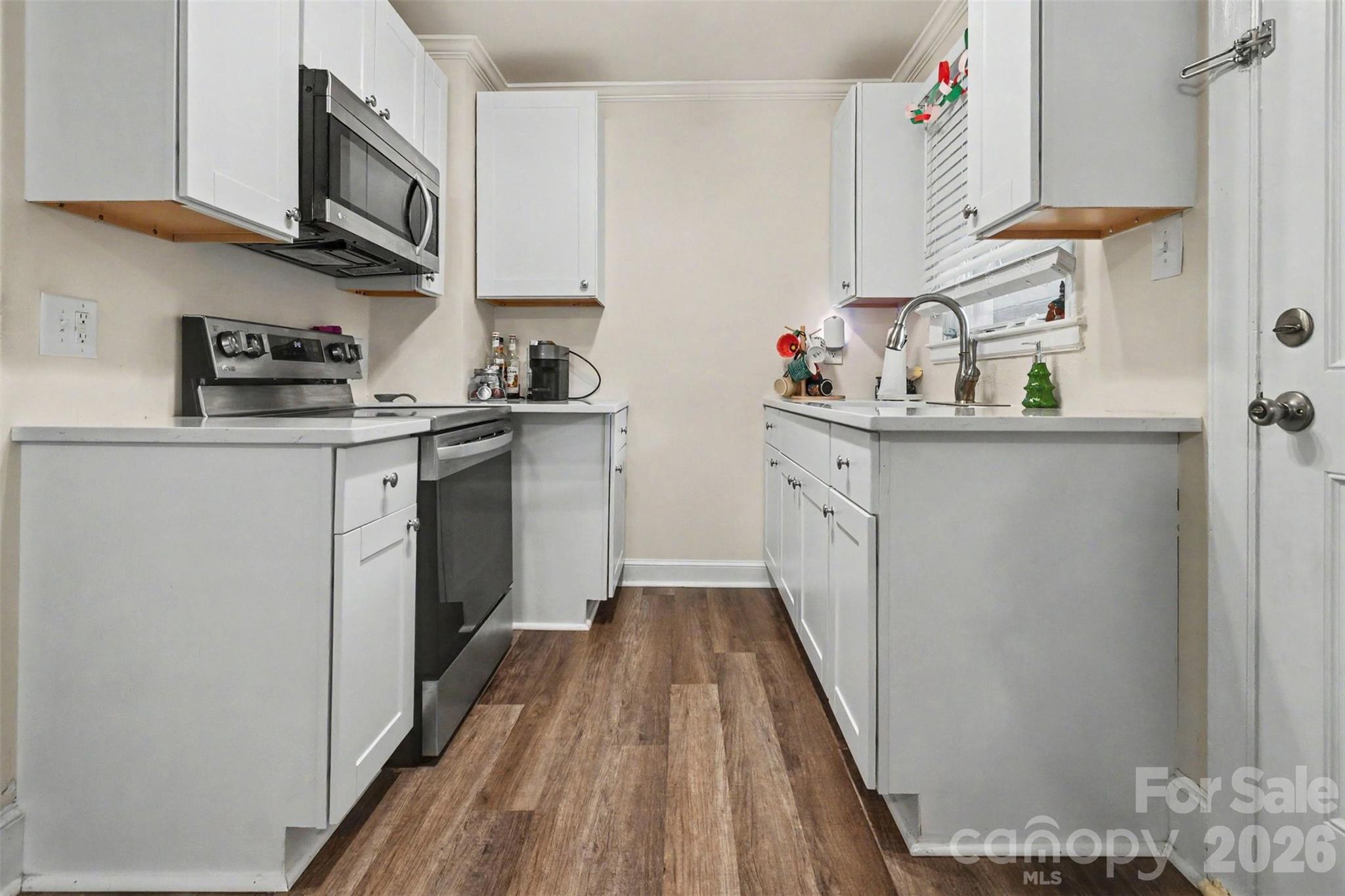 405 Killian Avenue Property Photo 8