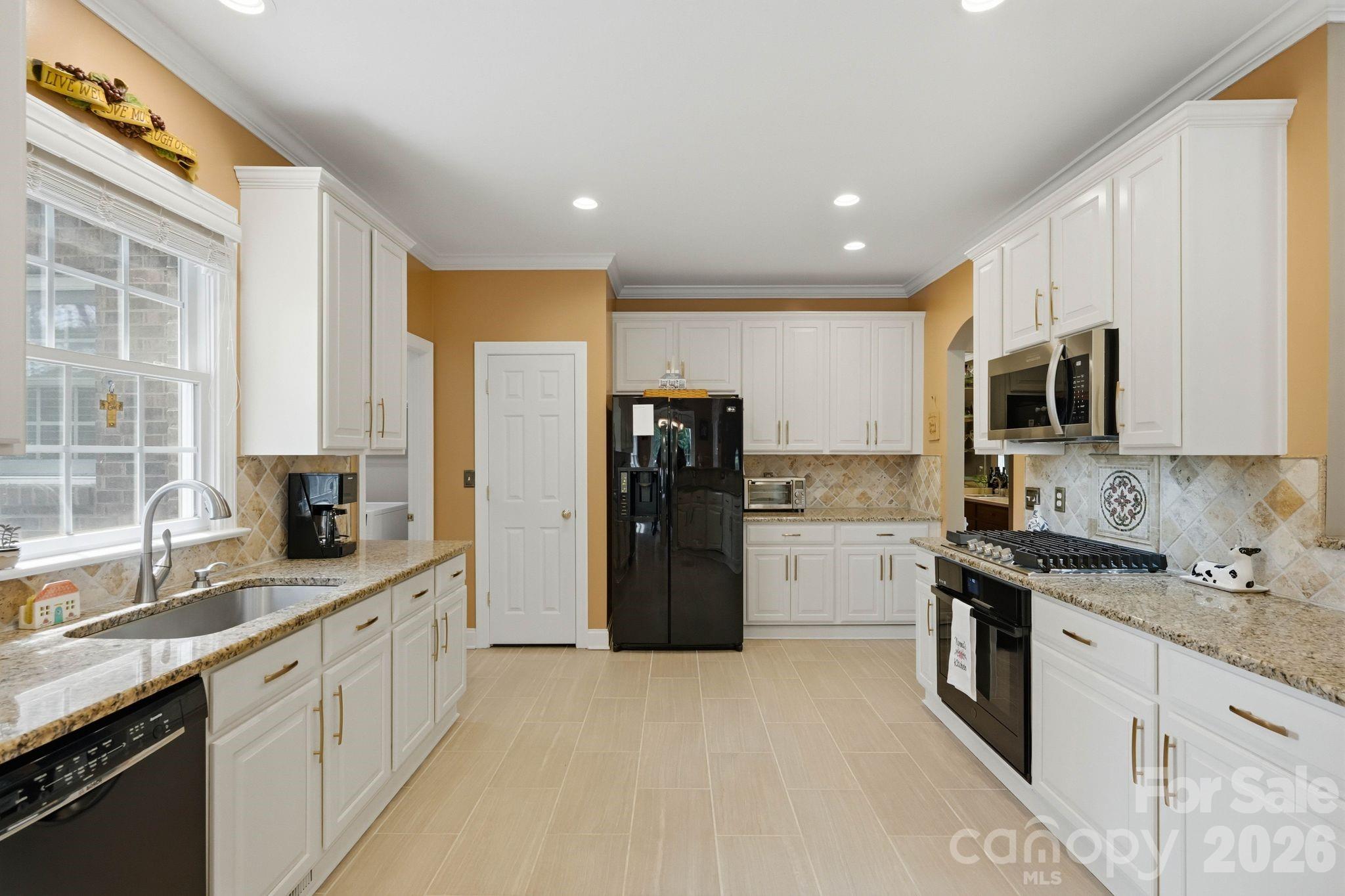 8027 Silver Jade Lane Property Photo 13