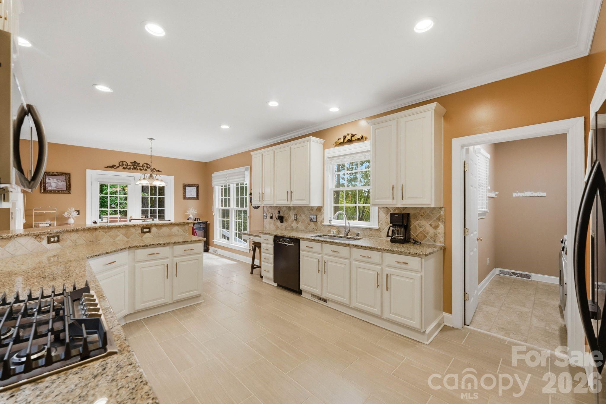 8027 Silver Jade Lane Property Photo 14
