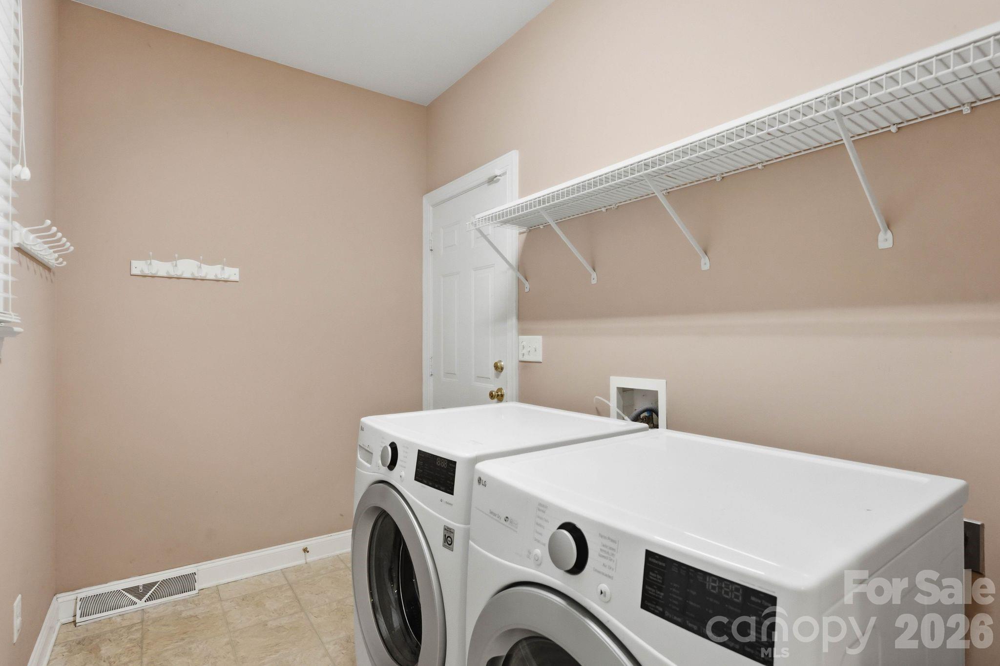 8027 Silver Jade Lane Property Photo 15