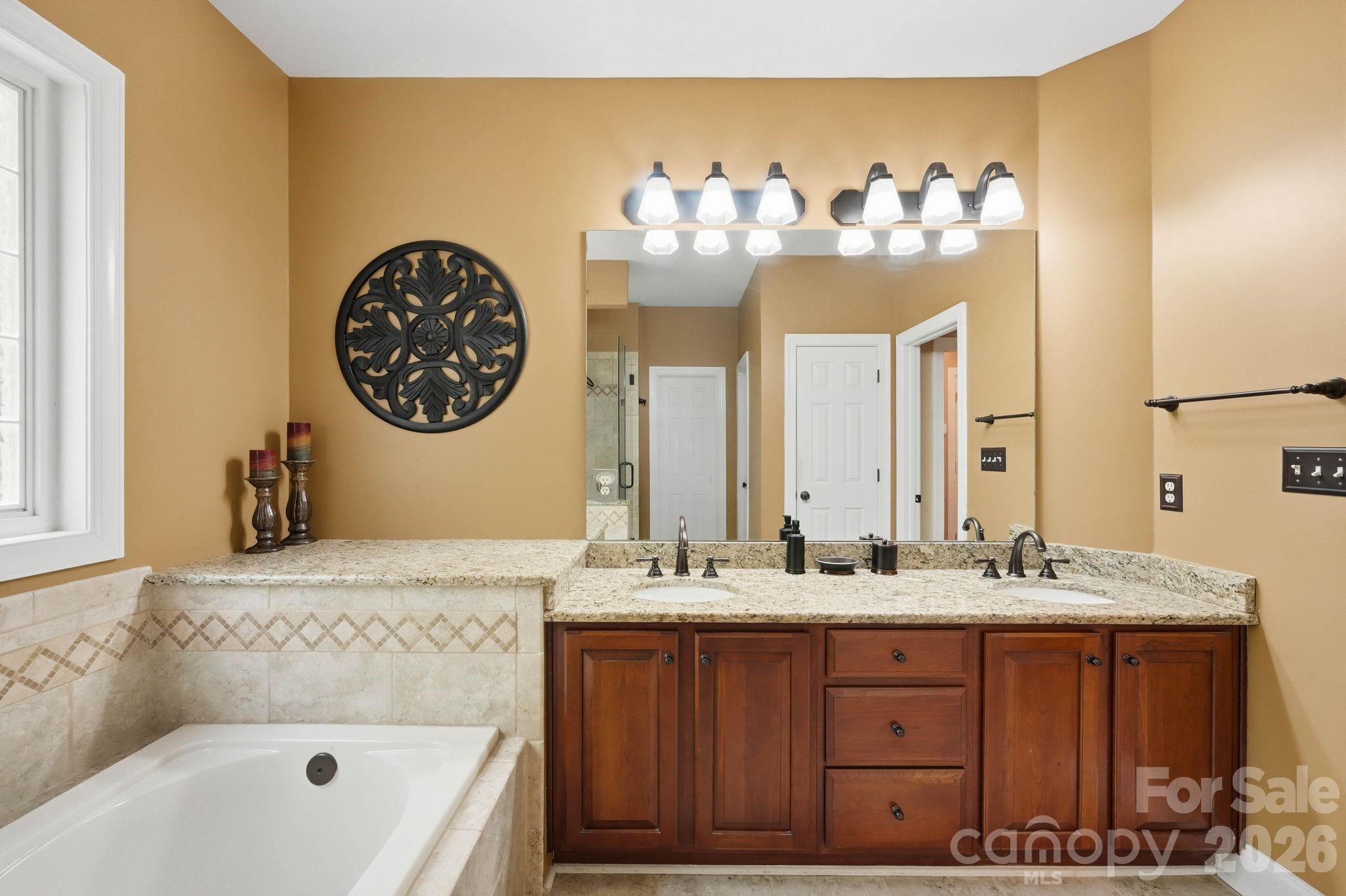 8027 Silver Jade Lane Property Photo 24