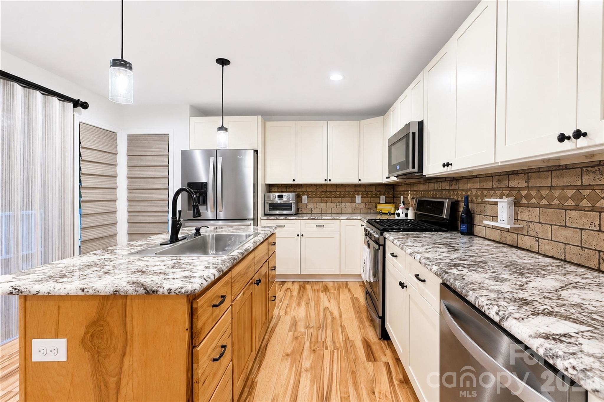 6047 Chaucer Lane Property Photo 12