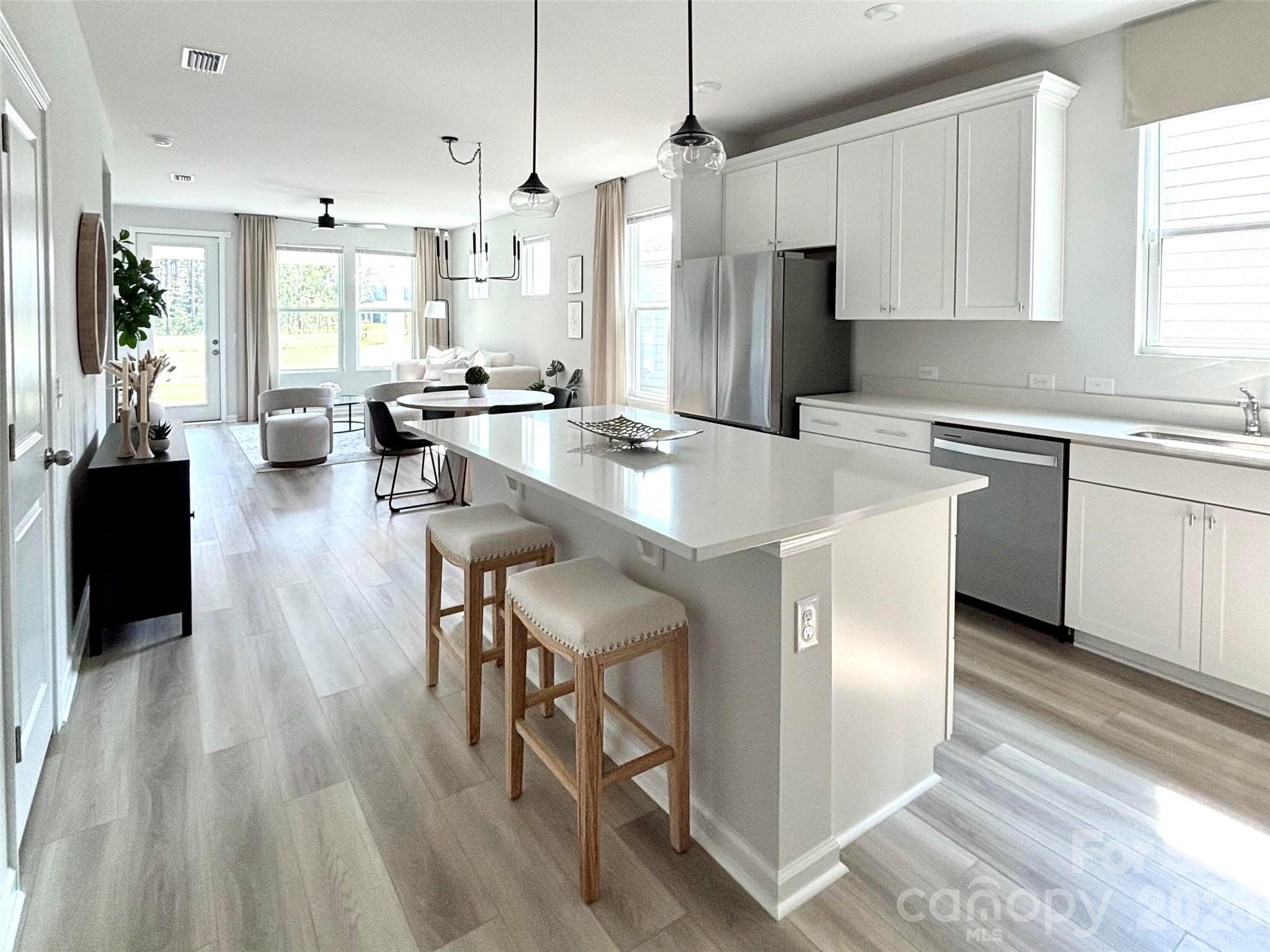 522 Aurora Way Property Photo 3