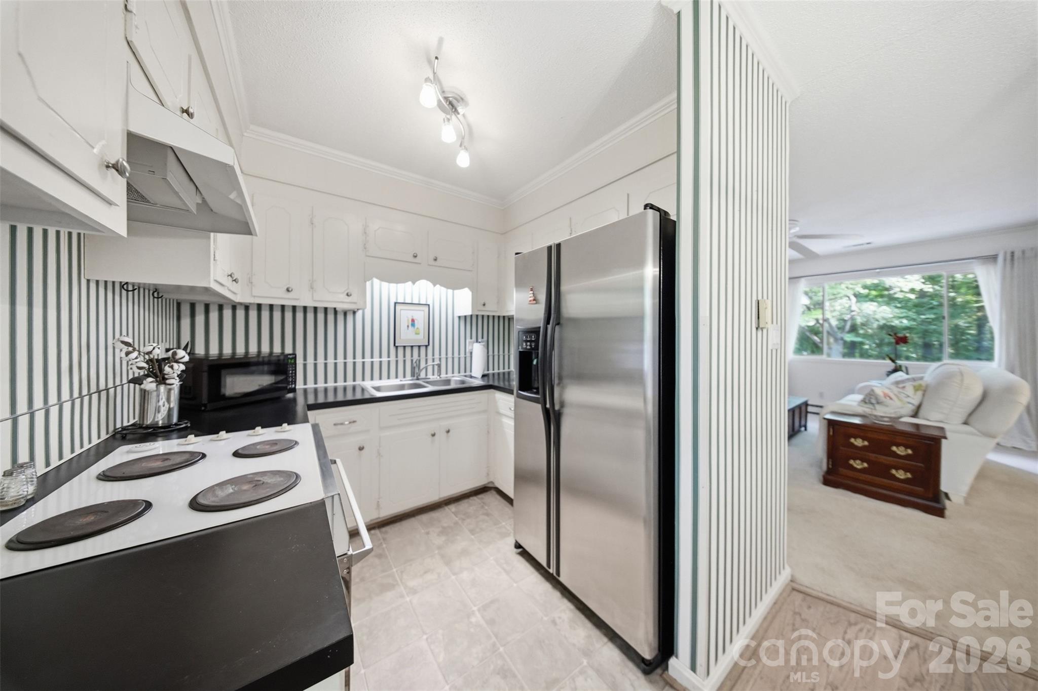 4913 S New Hope Road Property Photo 6