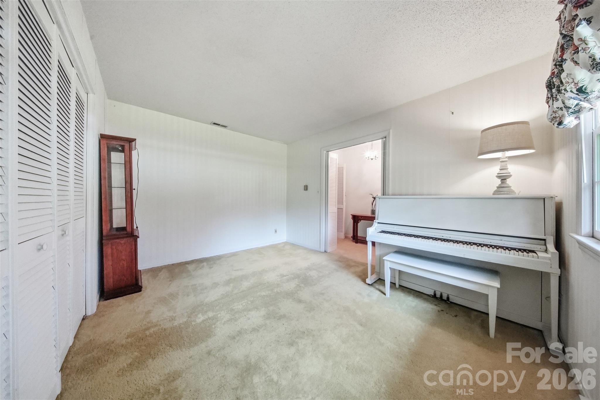 4913 S New Hope Road Property Photo 13