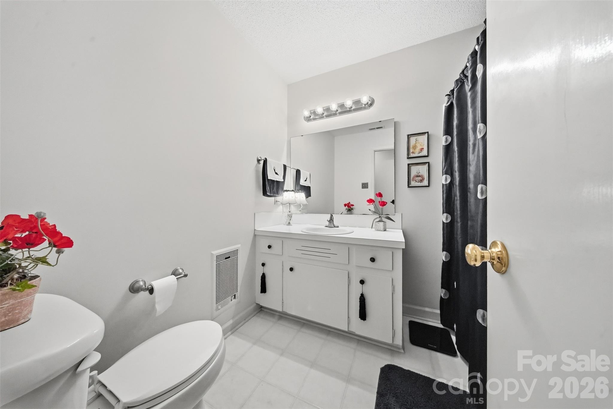4913 S New Hope Road Property Photo 18