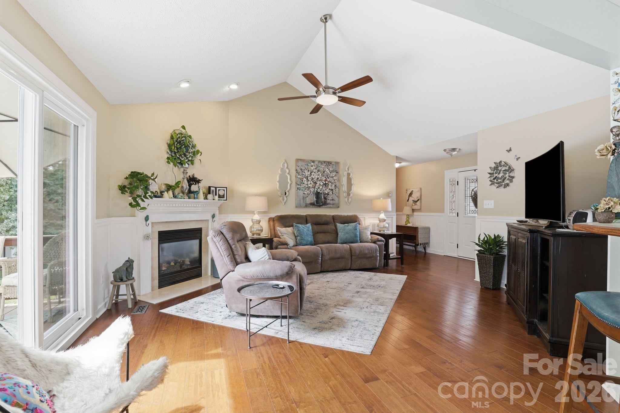 2918 24th Street Drive Property Photo 4