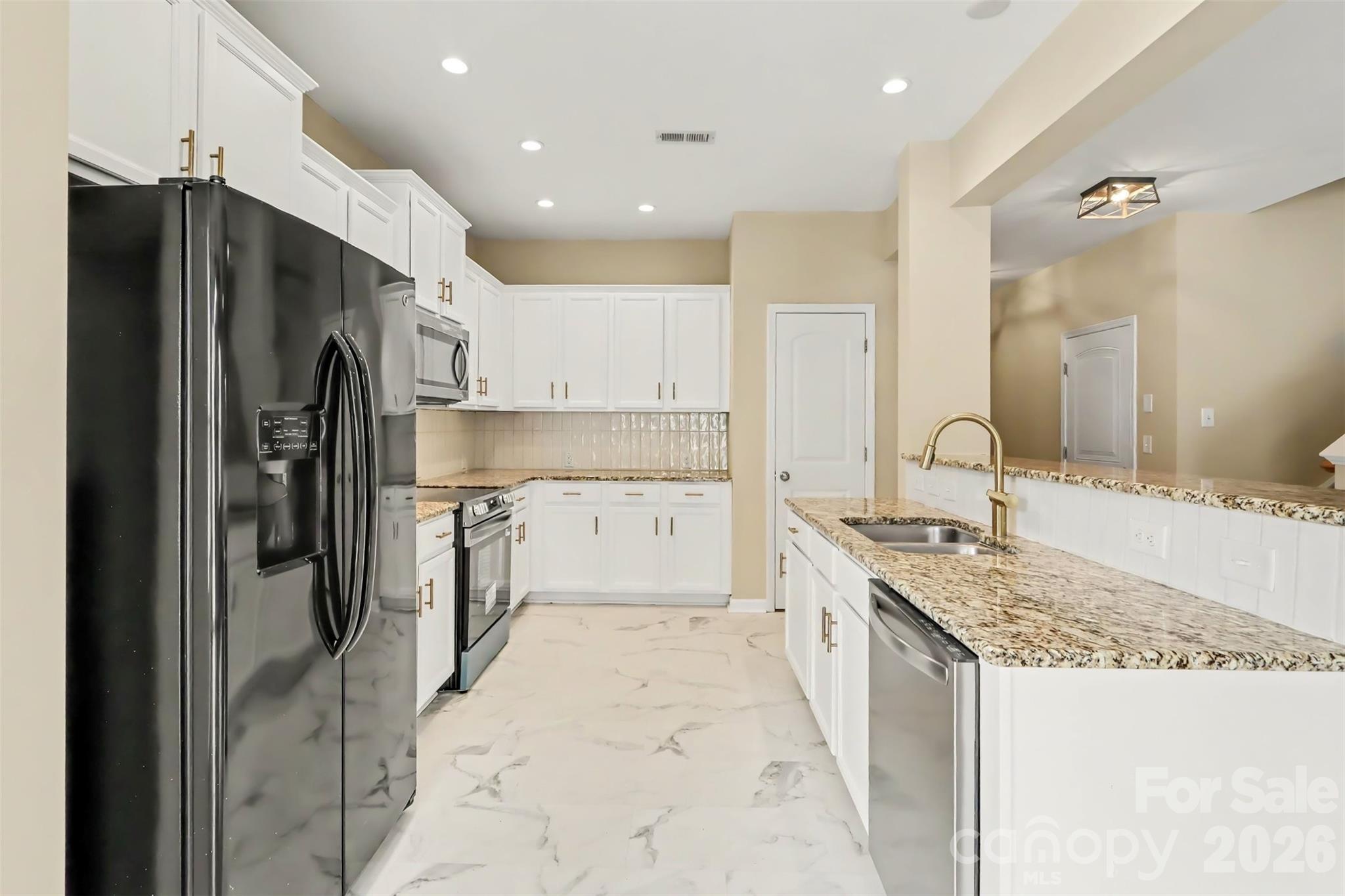 6814 Barefoot Forest Drive Property Photo 7