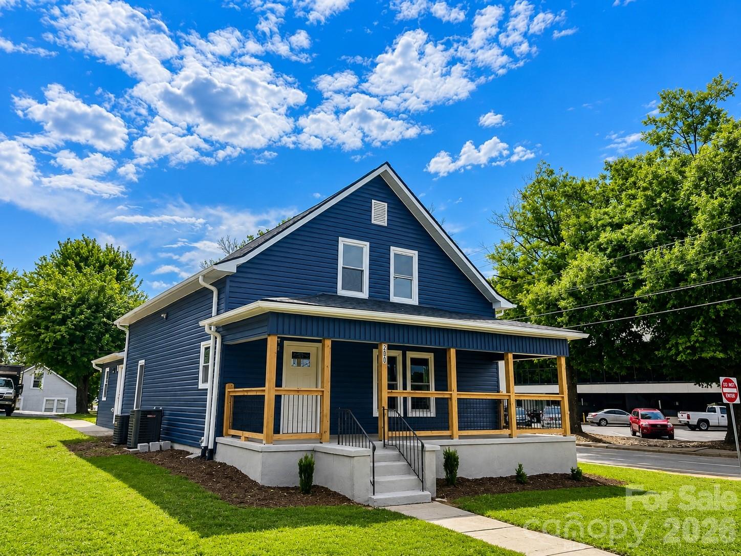 200 E White Street Property Photo 2