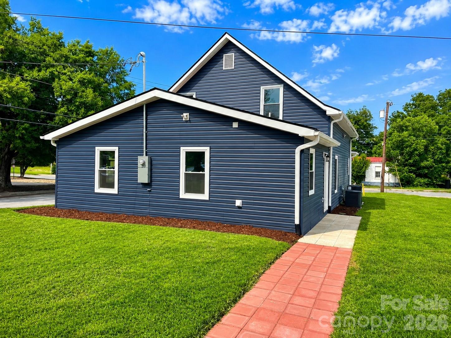 200 E White Street Property Photo 3