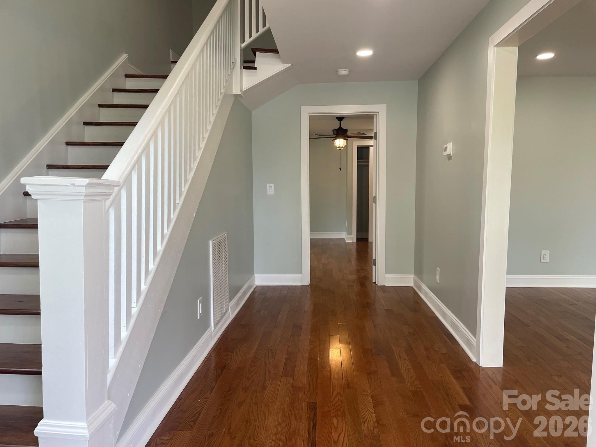 200 E White Street Property Photo 4