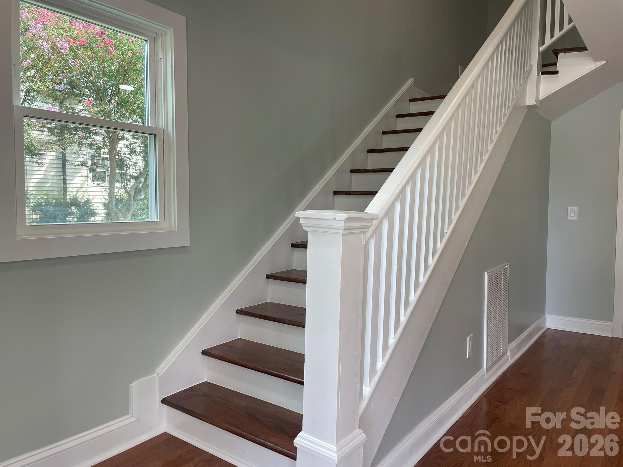 200 E White Street Property Photo 5