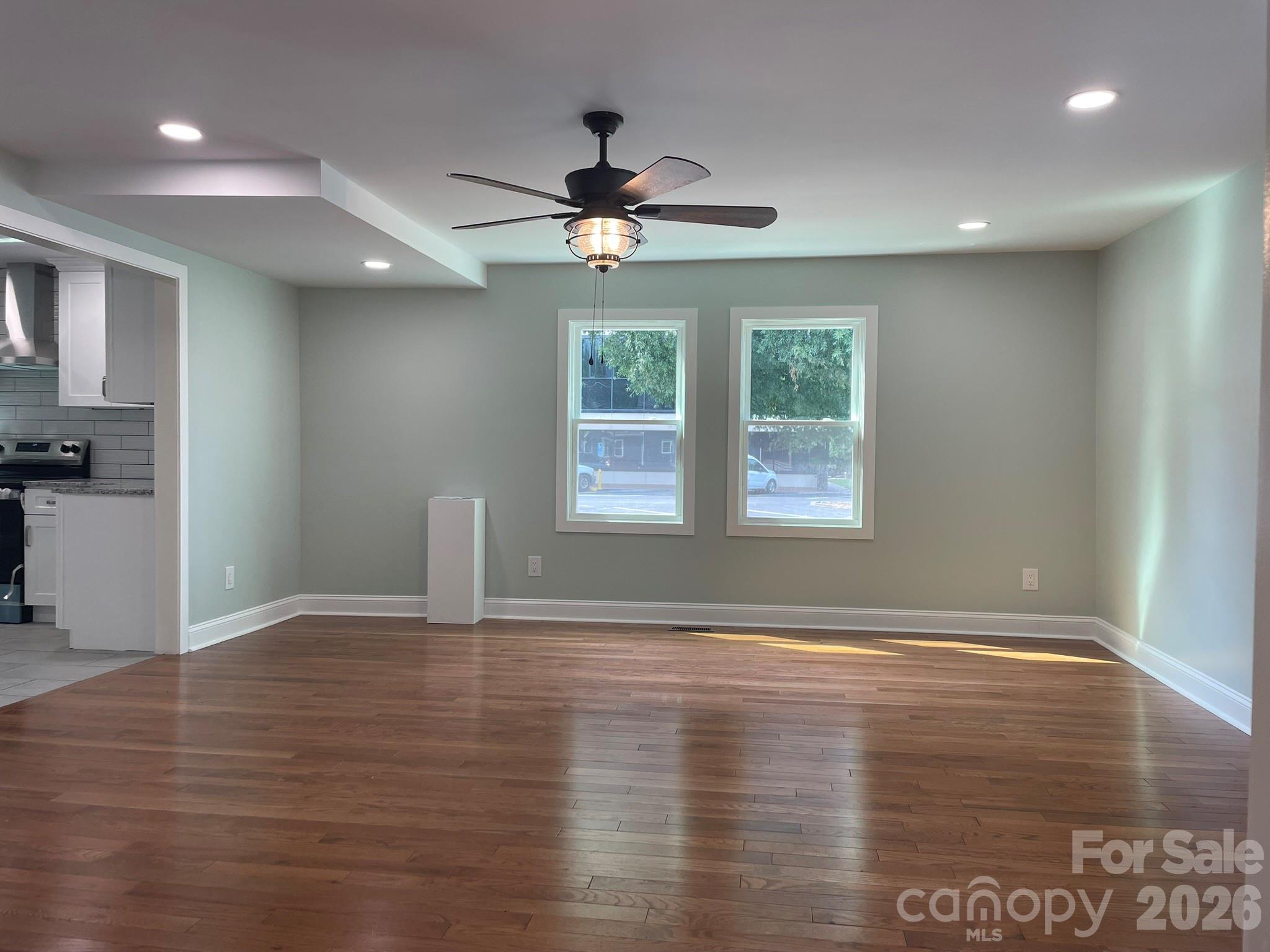 200 E White Street Property Photo 6