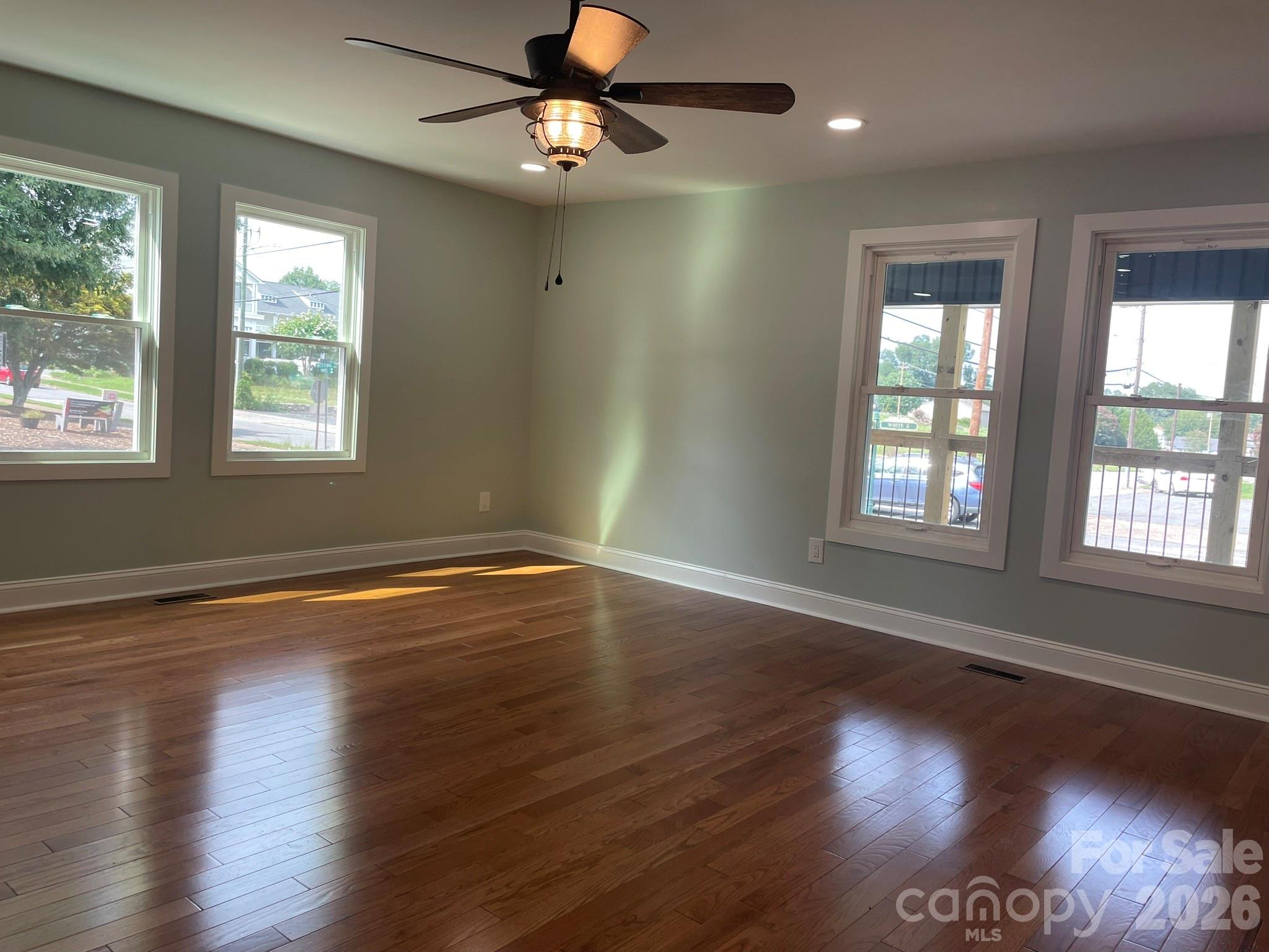 200 E White Street Property Photo 7