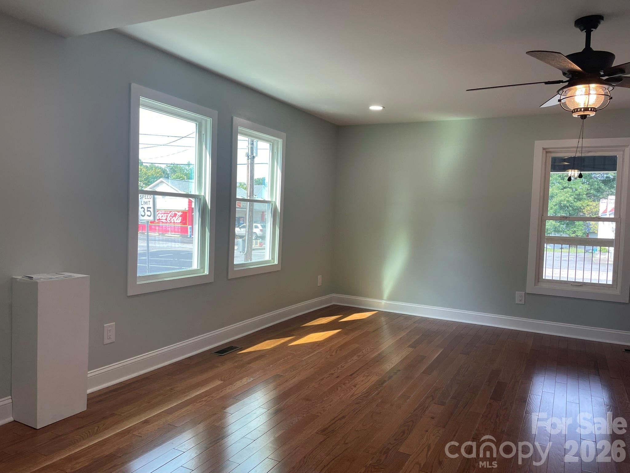 200 E White Street Property Photo 9