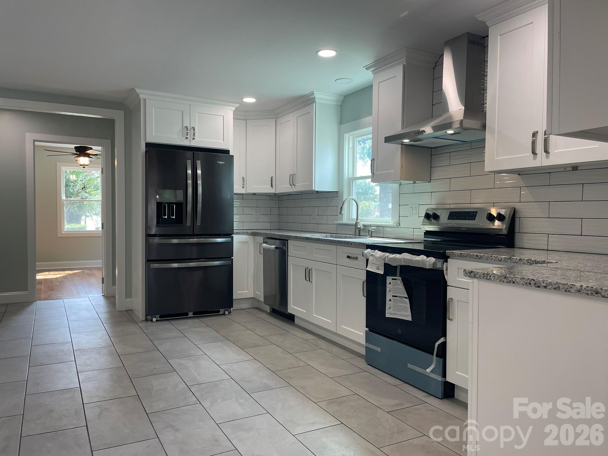 200 E White Street Property Photo 10