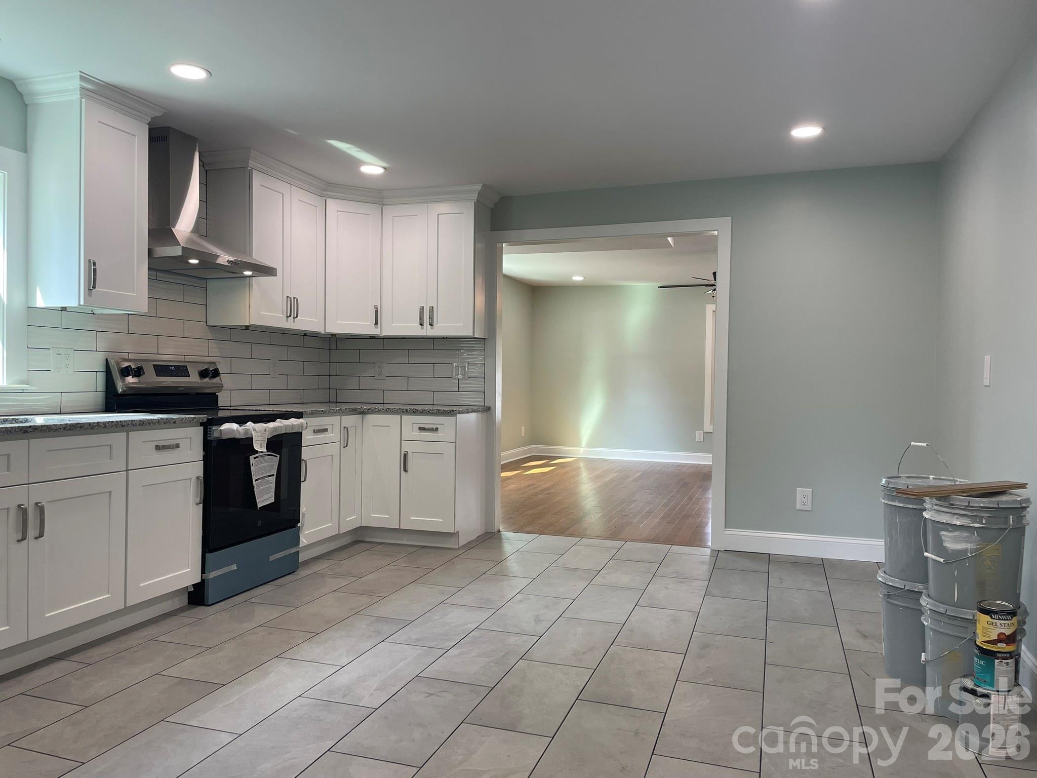 200 E White Street Property Photo 12