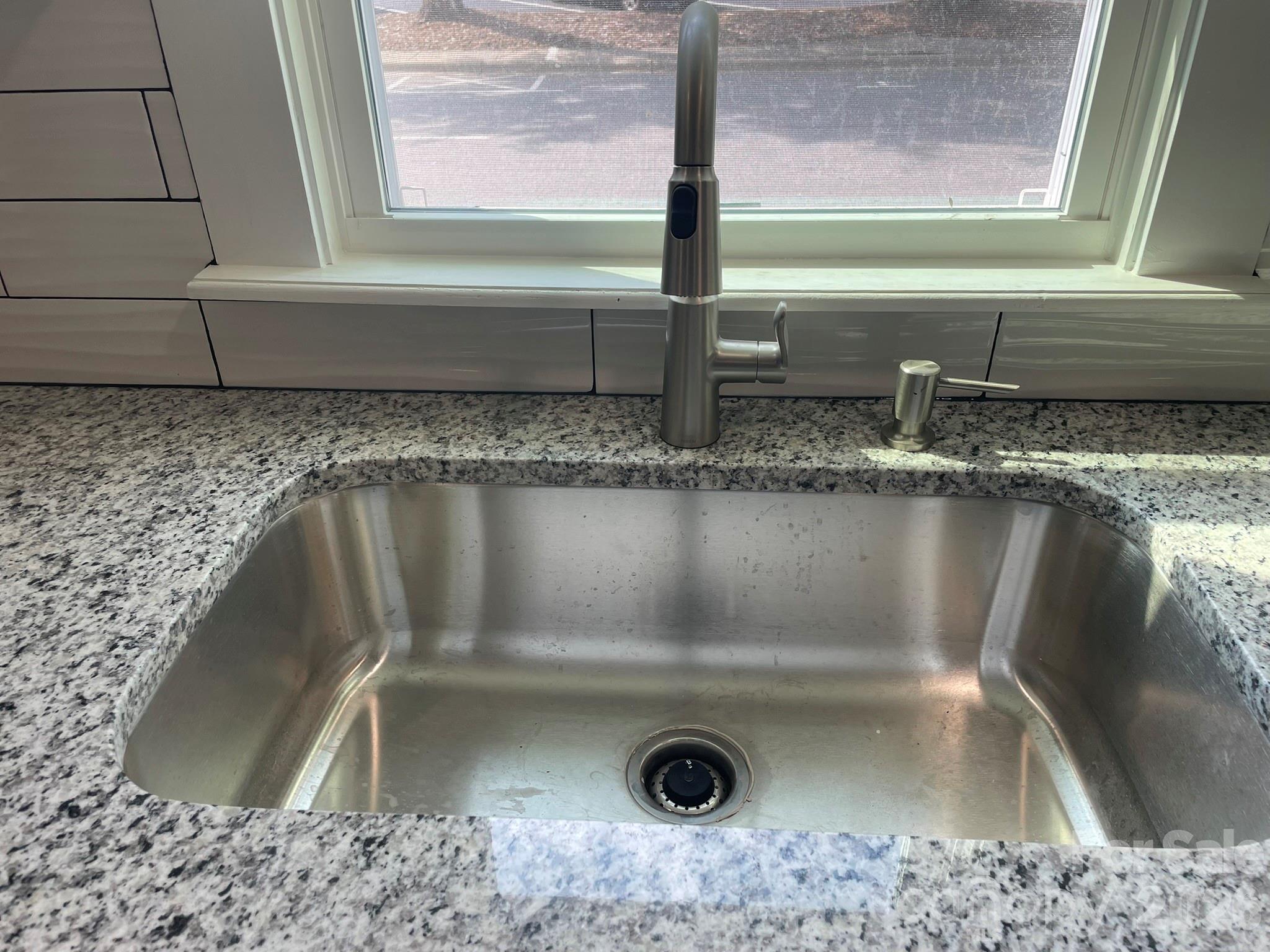 200 E White Street Property Photo 14
