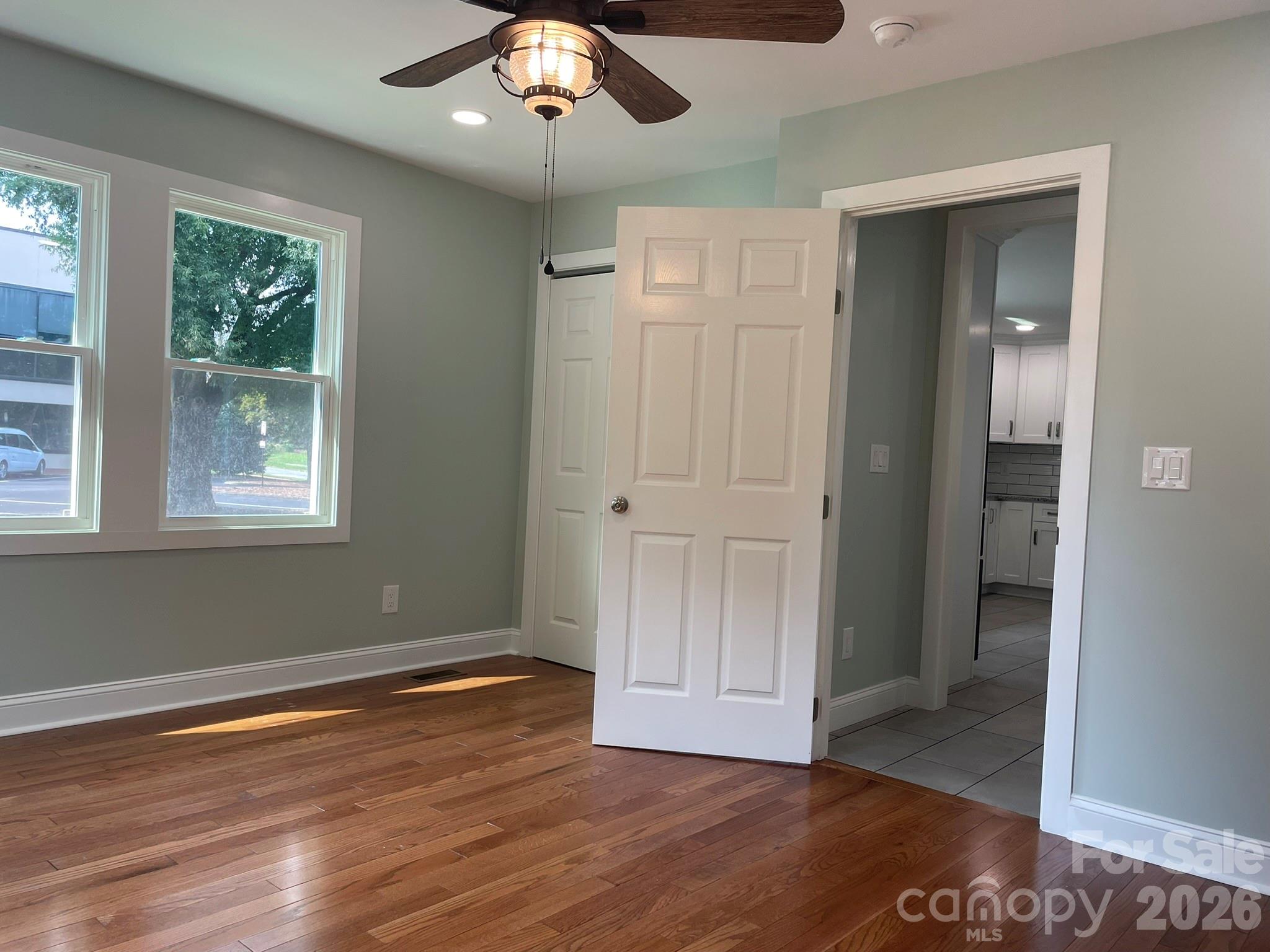 200 E White Street Property Photo 15