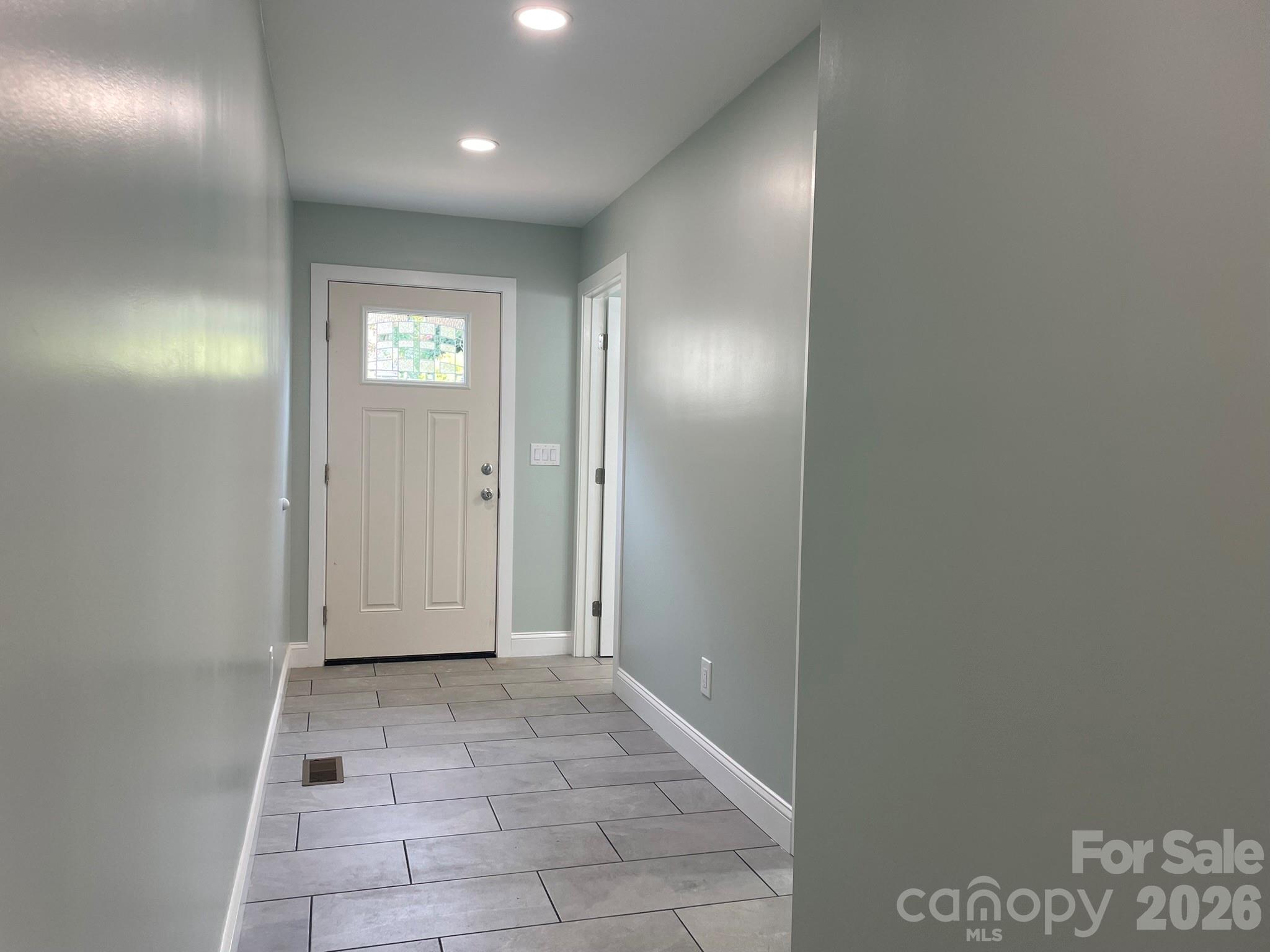200 E White Street Property Photo 18