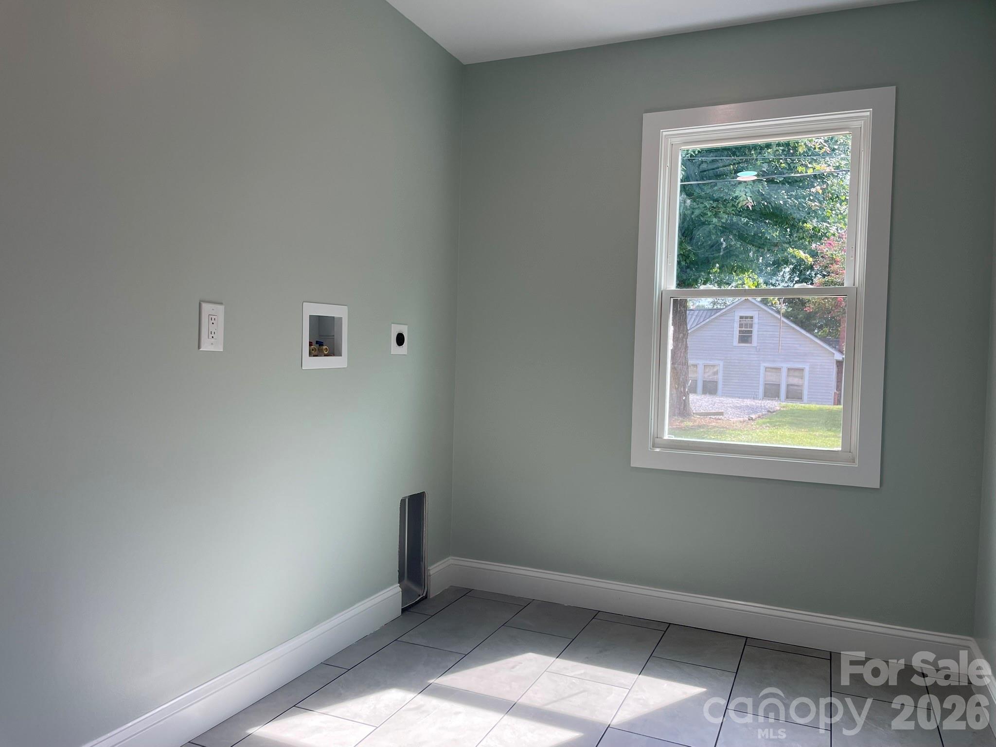 200 E White Street Property Photo 19